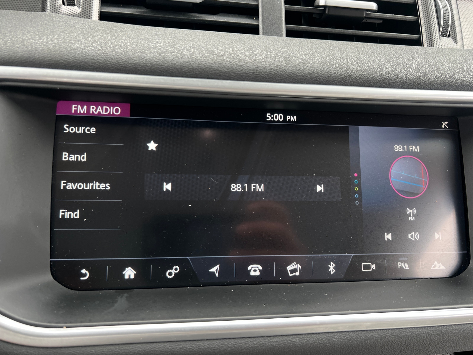Thumbnail: 2019 Land Rover Range Rover Evoque - 3