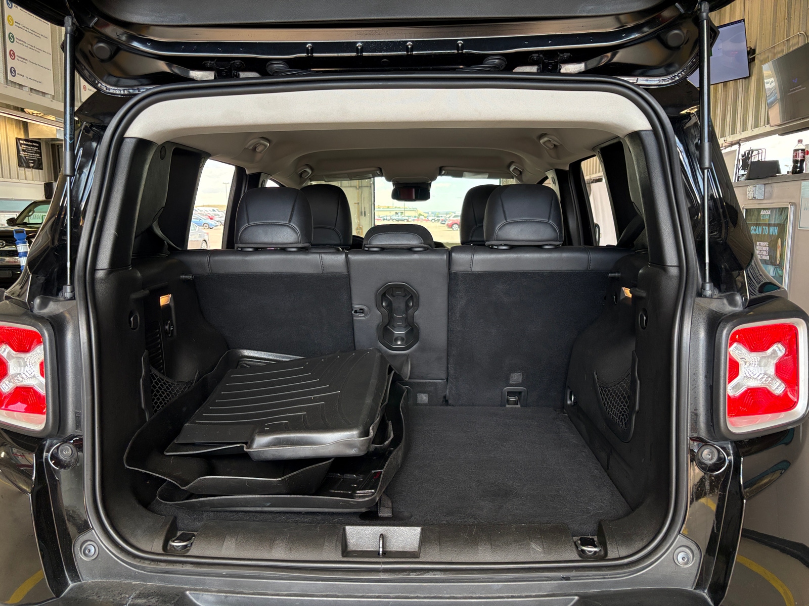 Thumbnail: 2017 Jeep Renegade - 6