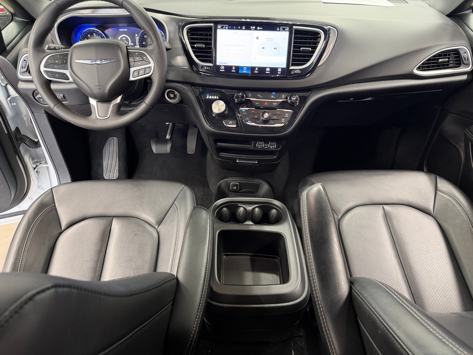 Thumbnail: 2025 Chrysler Pacifica - 2