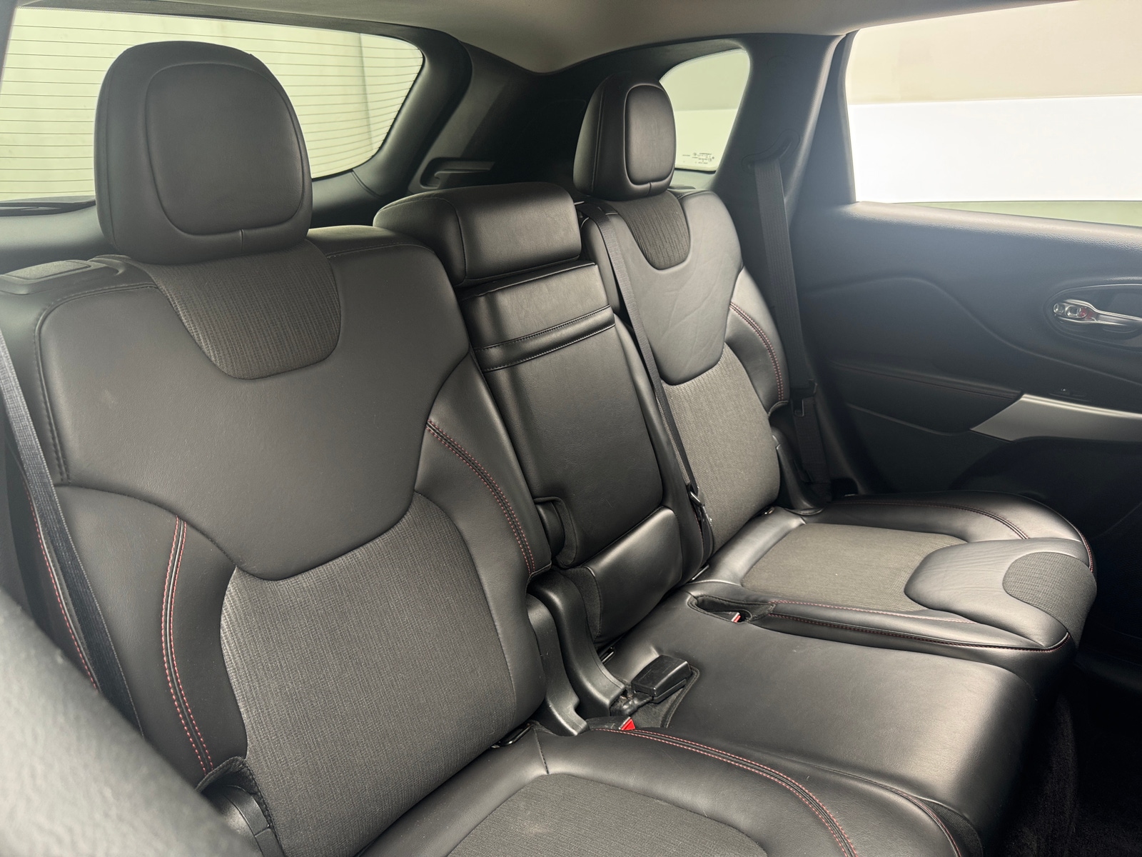 Thumbnail: 2018 Jeep Cherokee - 6