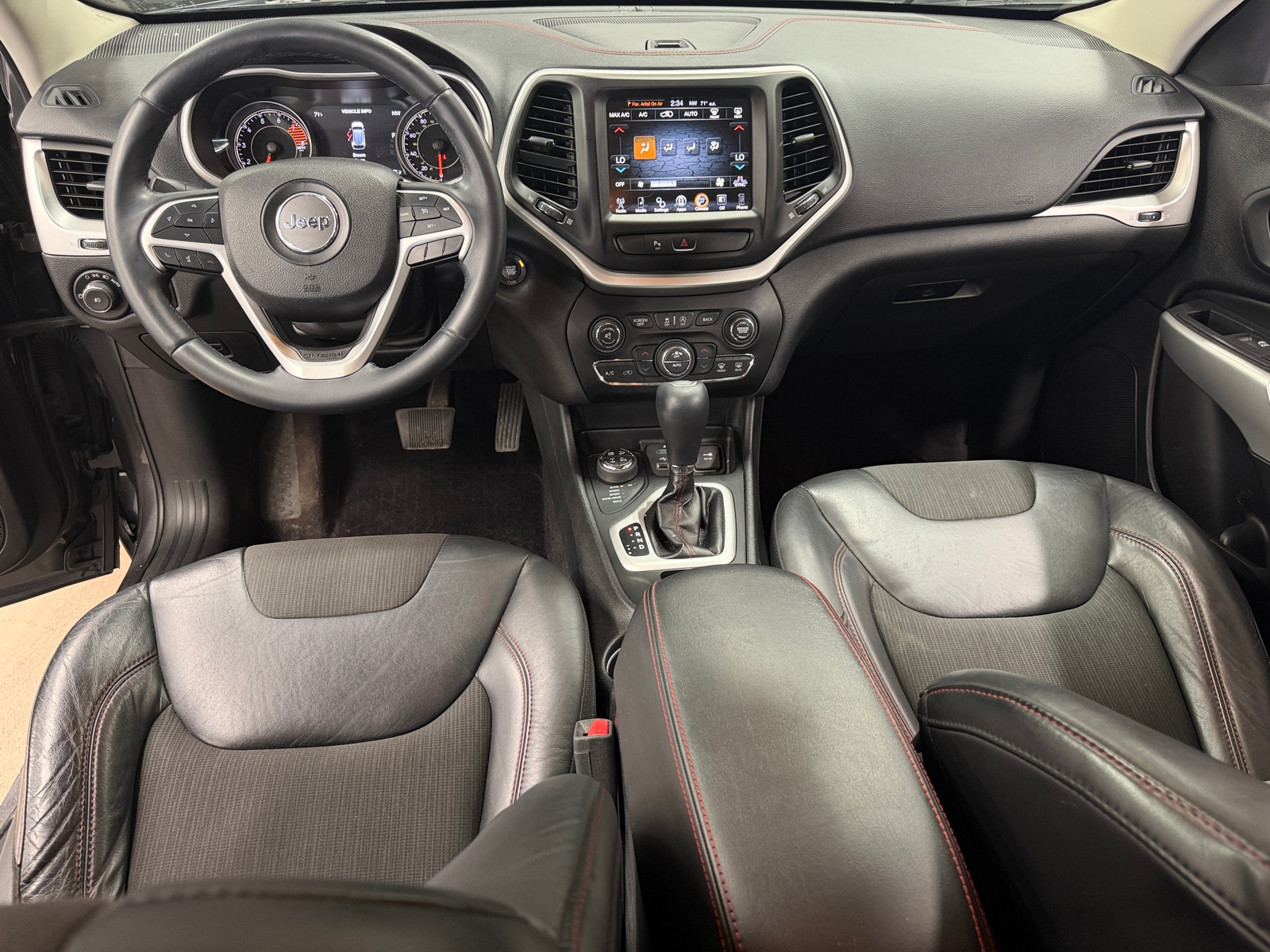 Thumbnail: 2018 Jeep Cherokee - 3