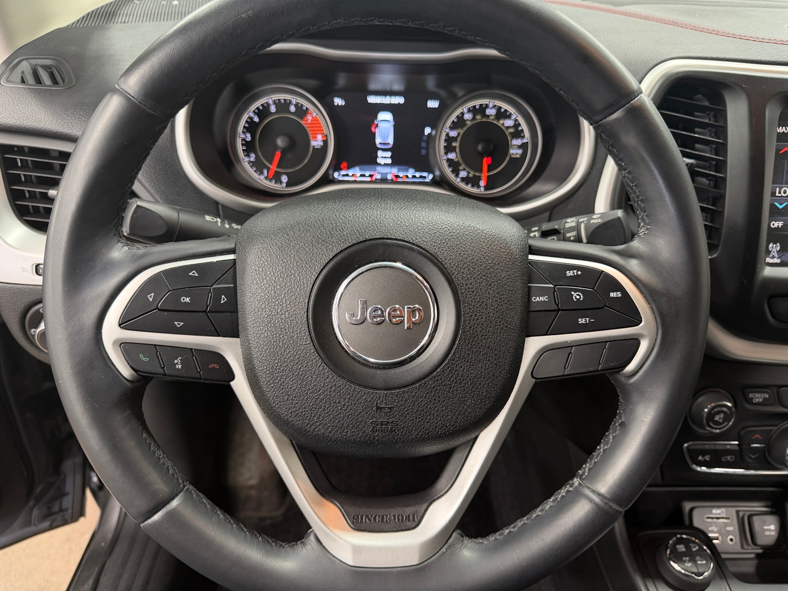 Thumbnail: 2018 Jeep Cherokee - 5