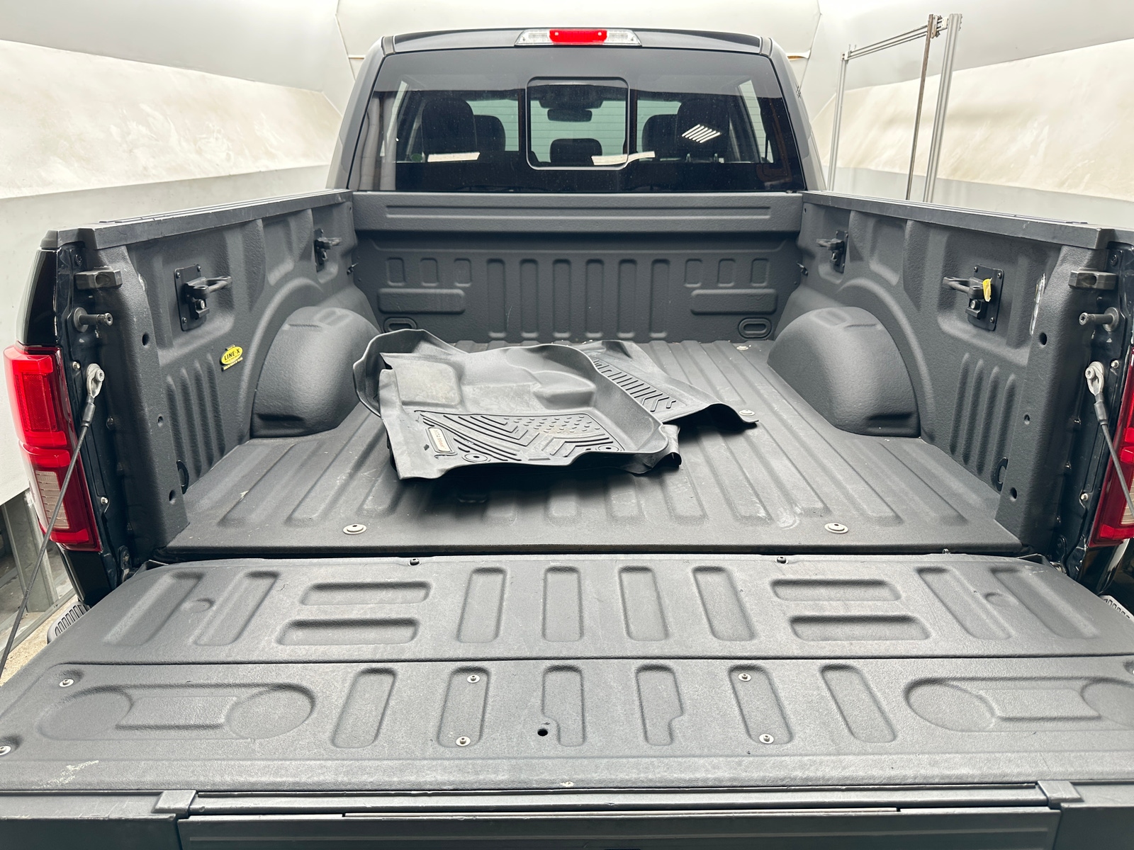 Thumbnail: 2019 Ford Econoline - 6