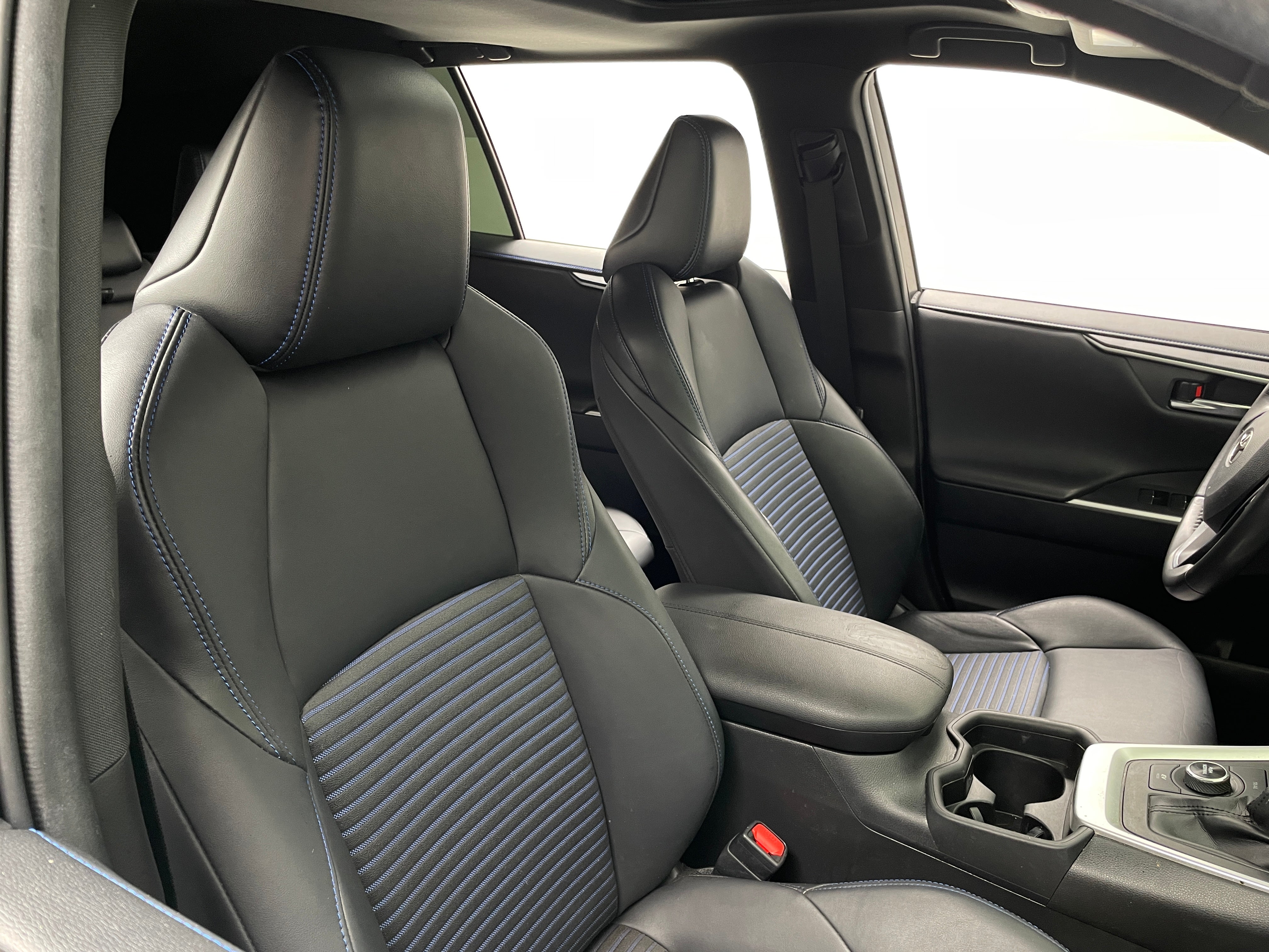 2021 Toyota RAV4 XSE - Photo 3