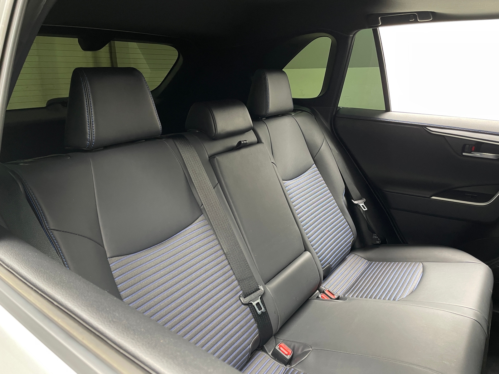 Thumbnail: 2021 Toyota RAV4 - 6