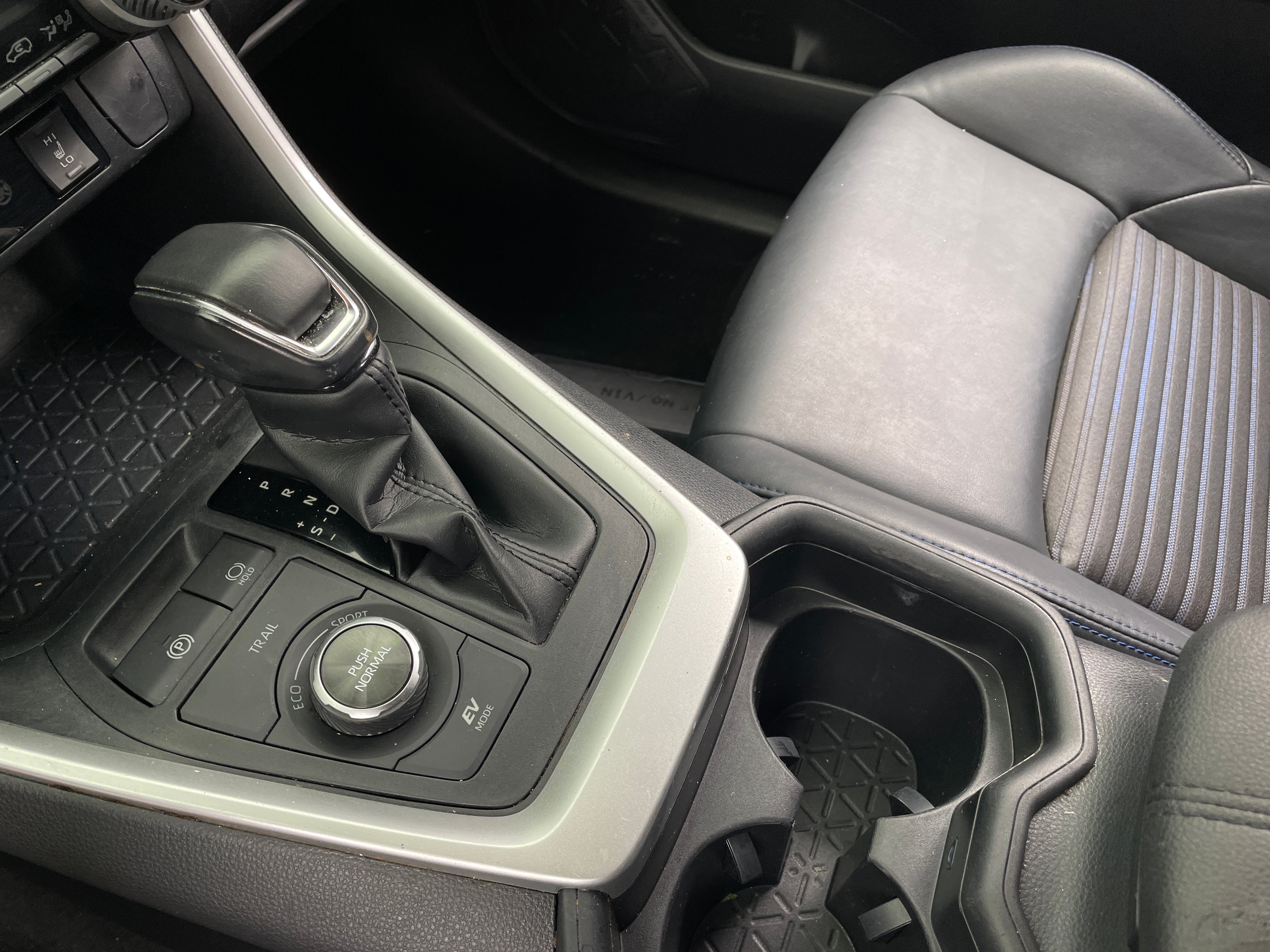 2021 Toyota RAV4 XSE - Photo 7