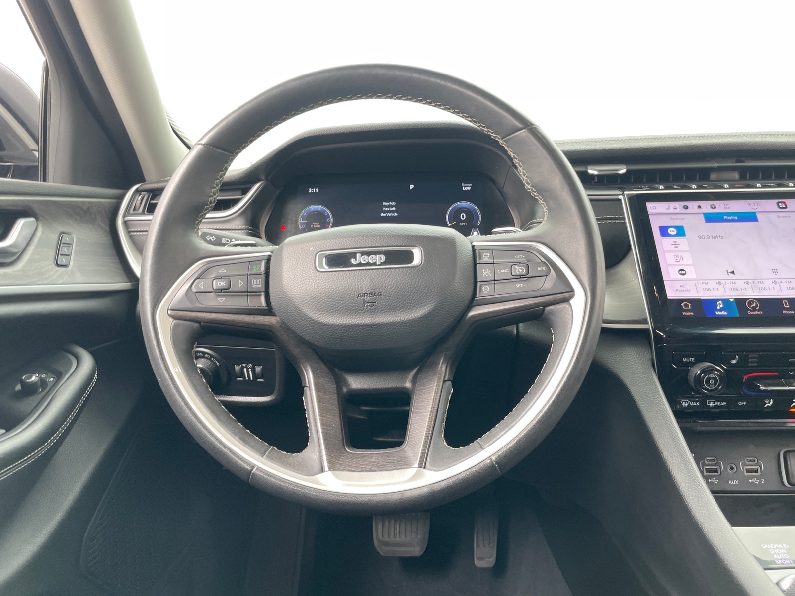 Thumbnail: 2023 Jeep Grand Cherokee L - 4
