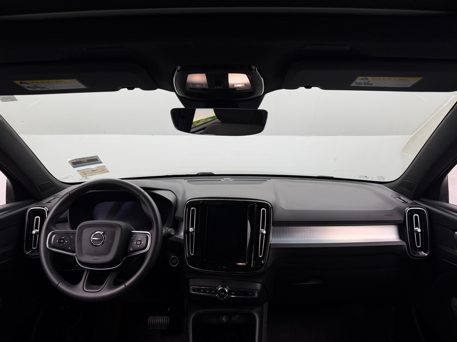 Thumbnail: 2025 Volvo XC40 - 3