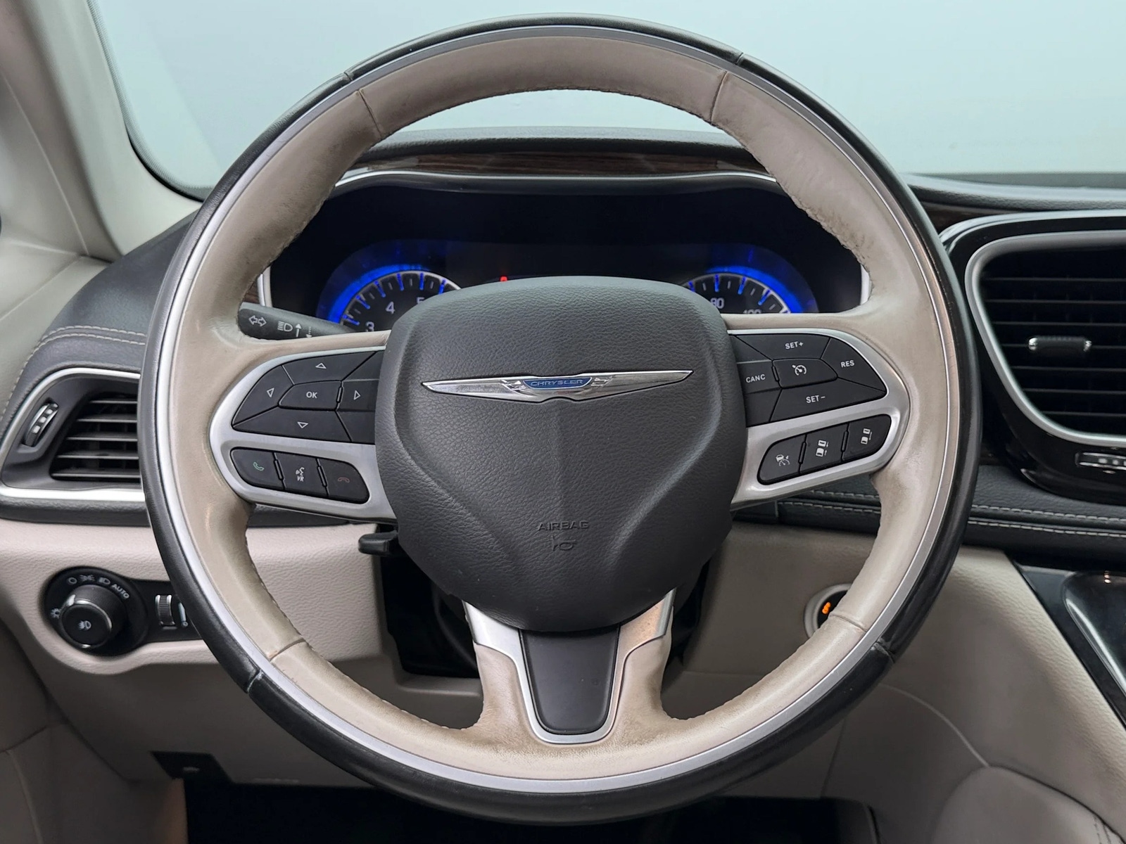Thumbnail: 2021 Chrysler Pacifica - 4