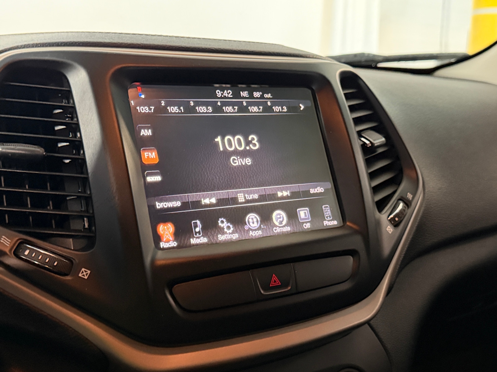 Thumbnail: 2016 Jeep Cherokee - 4