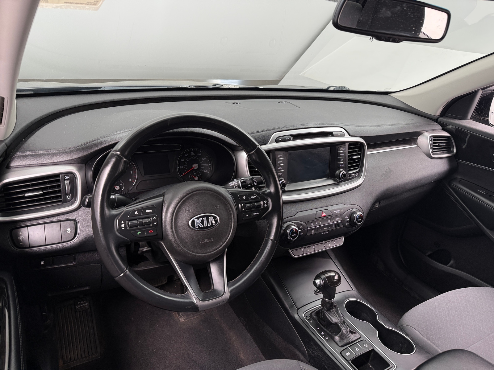 Thumbnail: 2017 Kia Sorento - 3