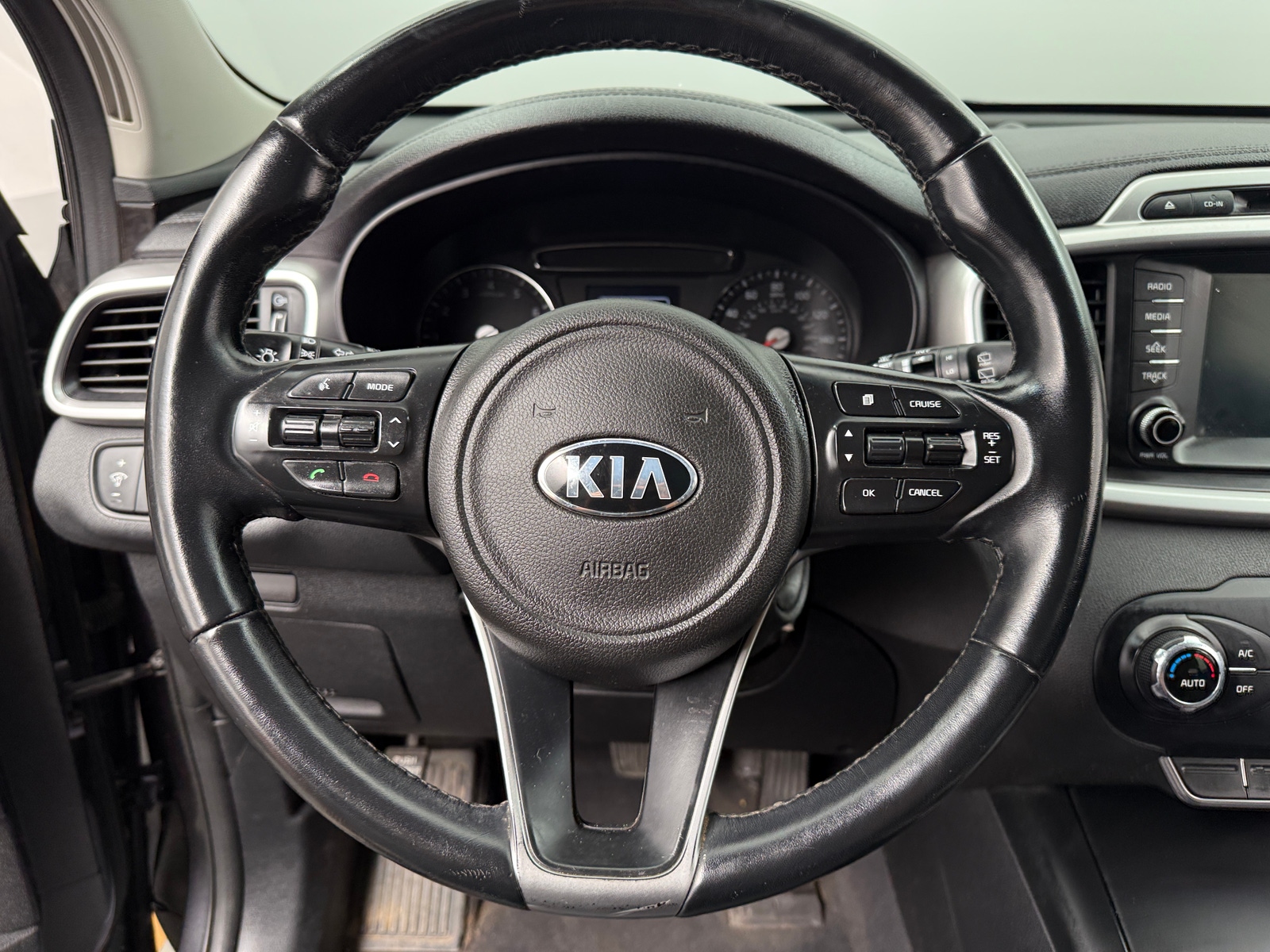 Thumbnail: 2017 Kia Sorento - 5
