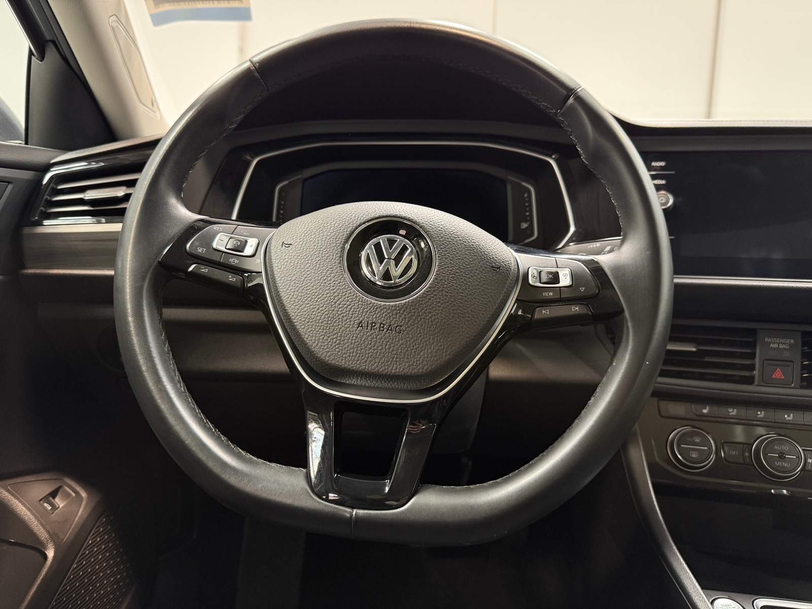 Thumbnail: 2019 Volkswagen Jetta - 4