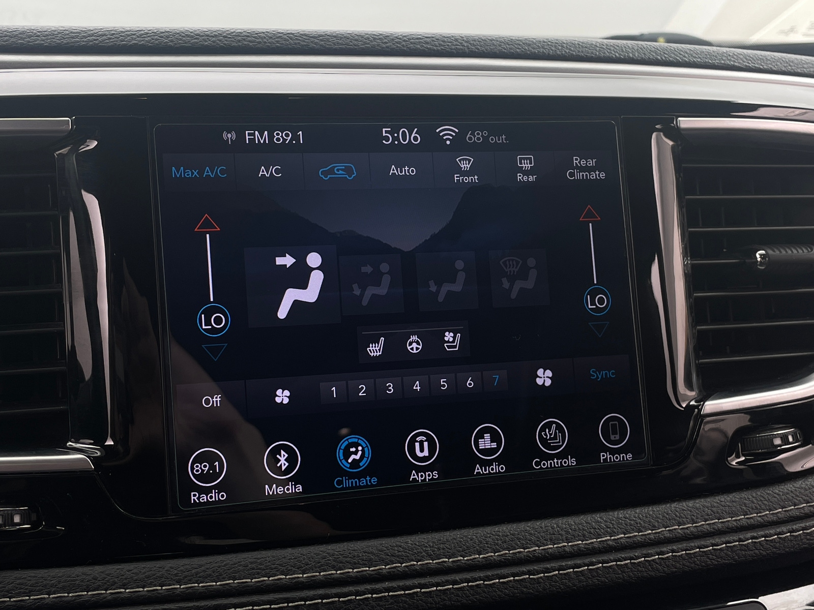 Thumbnail: 2019 Chrysler Pacifica - 3