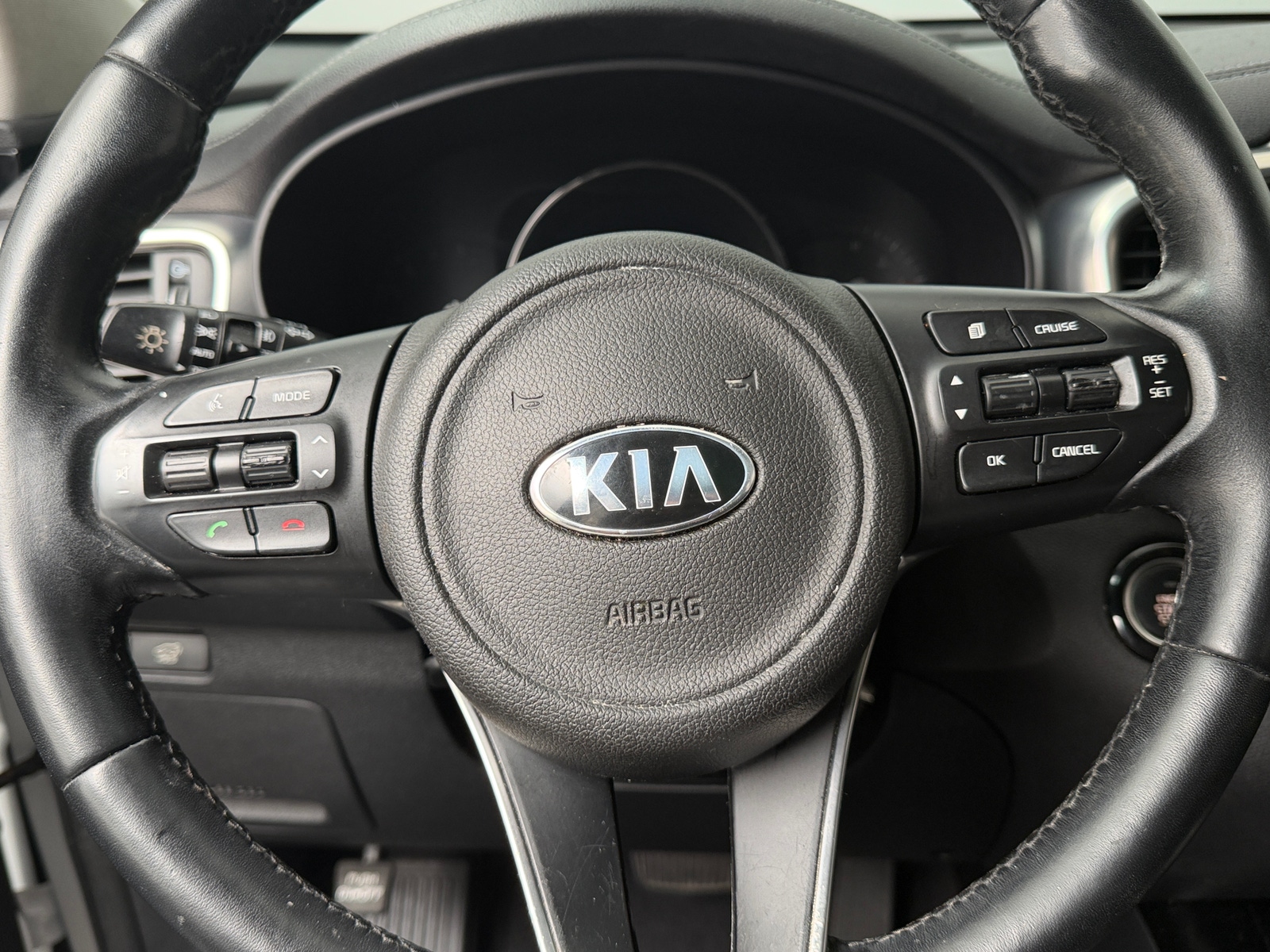 Thumbnail: 2017 Kia Sorento - 4