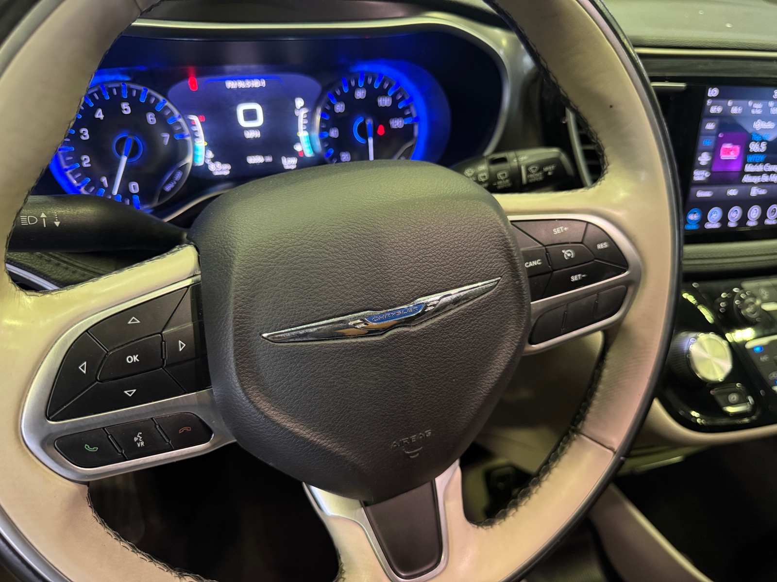 Thumbnail: 2018 Chrysler Pacifica - 4