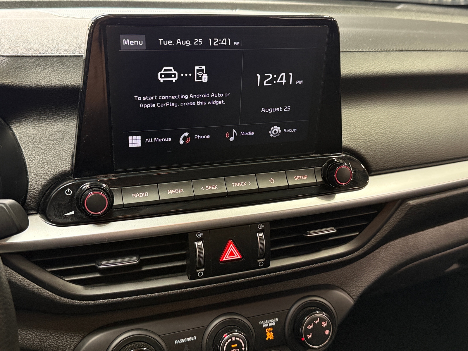 Thumbnail: 2023 Kia Forte - 4