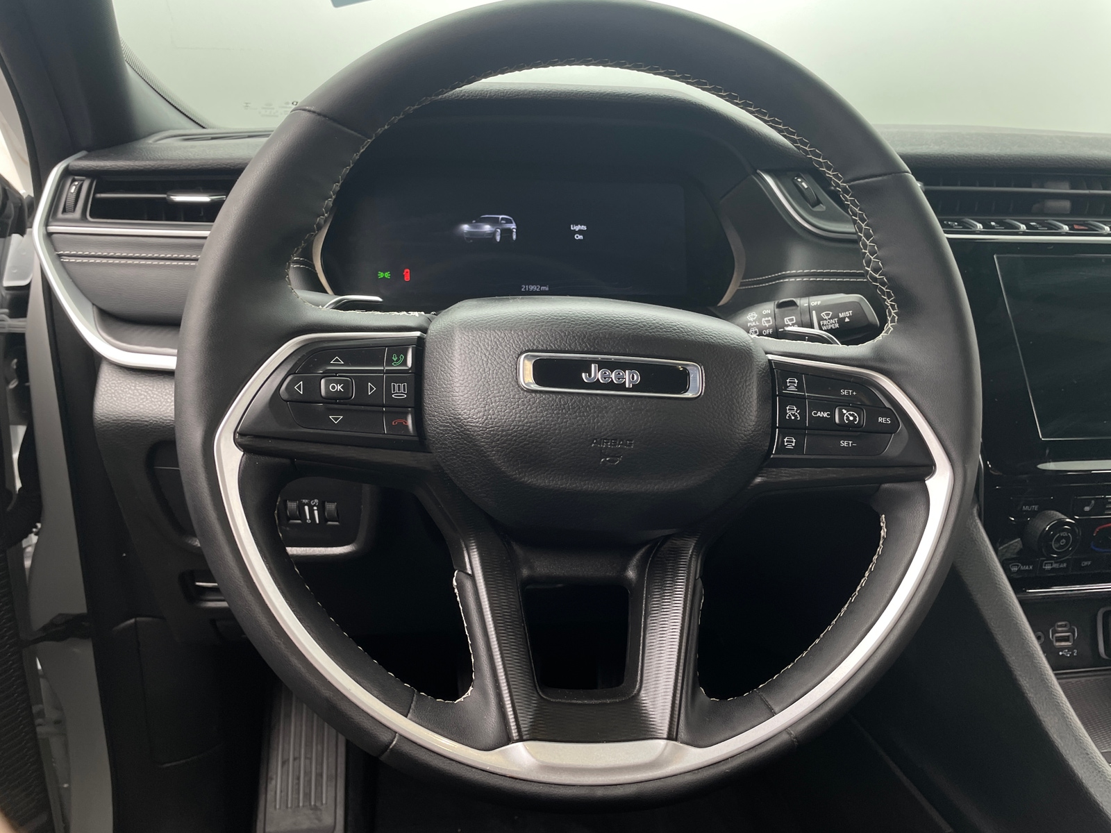 Thumbnail: 2024 Jeep Grand Cherokee L - 4