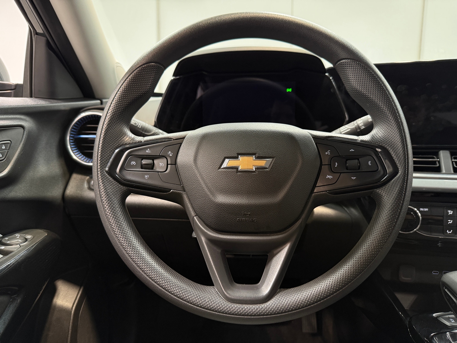 Thumbnail: 2025 Chevrolet Trax - 4