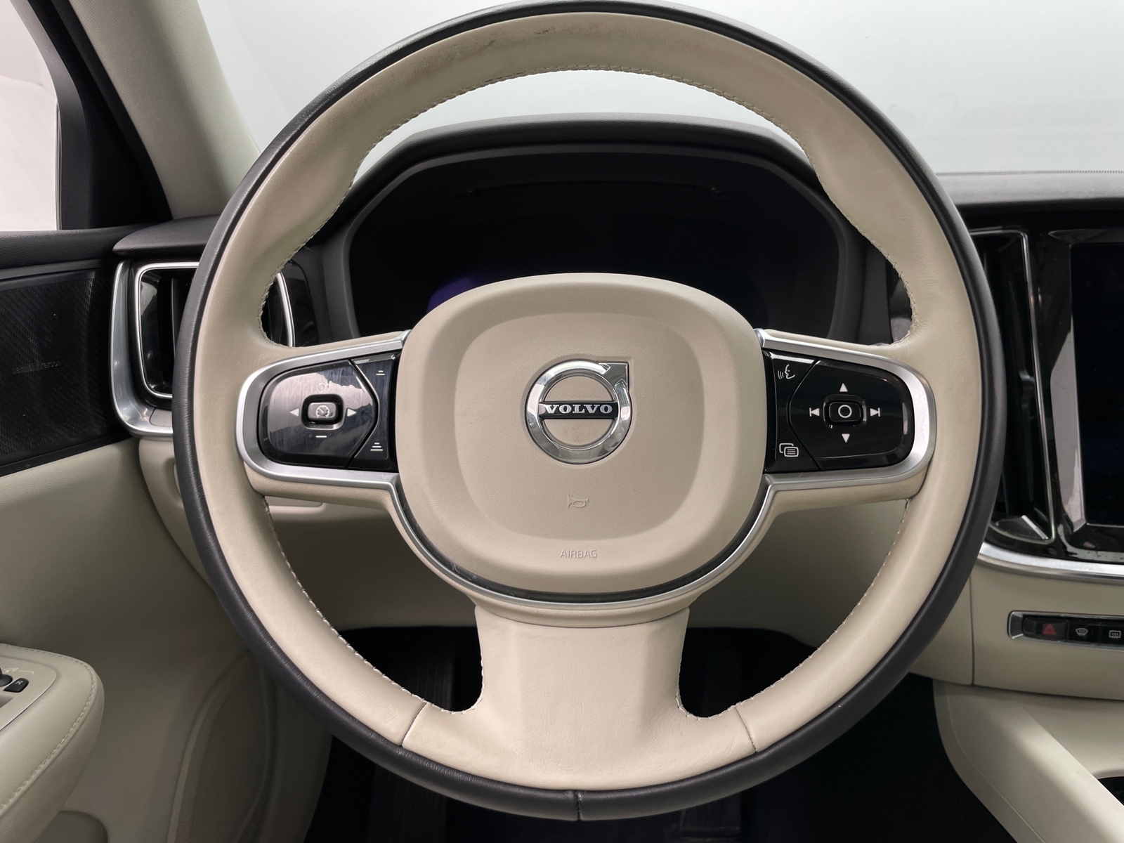 Thumbnail: 2023 Volvo S60 - 5