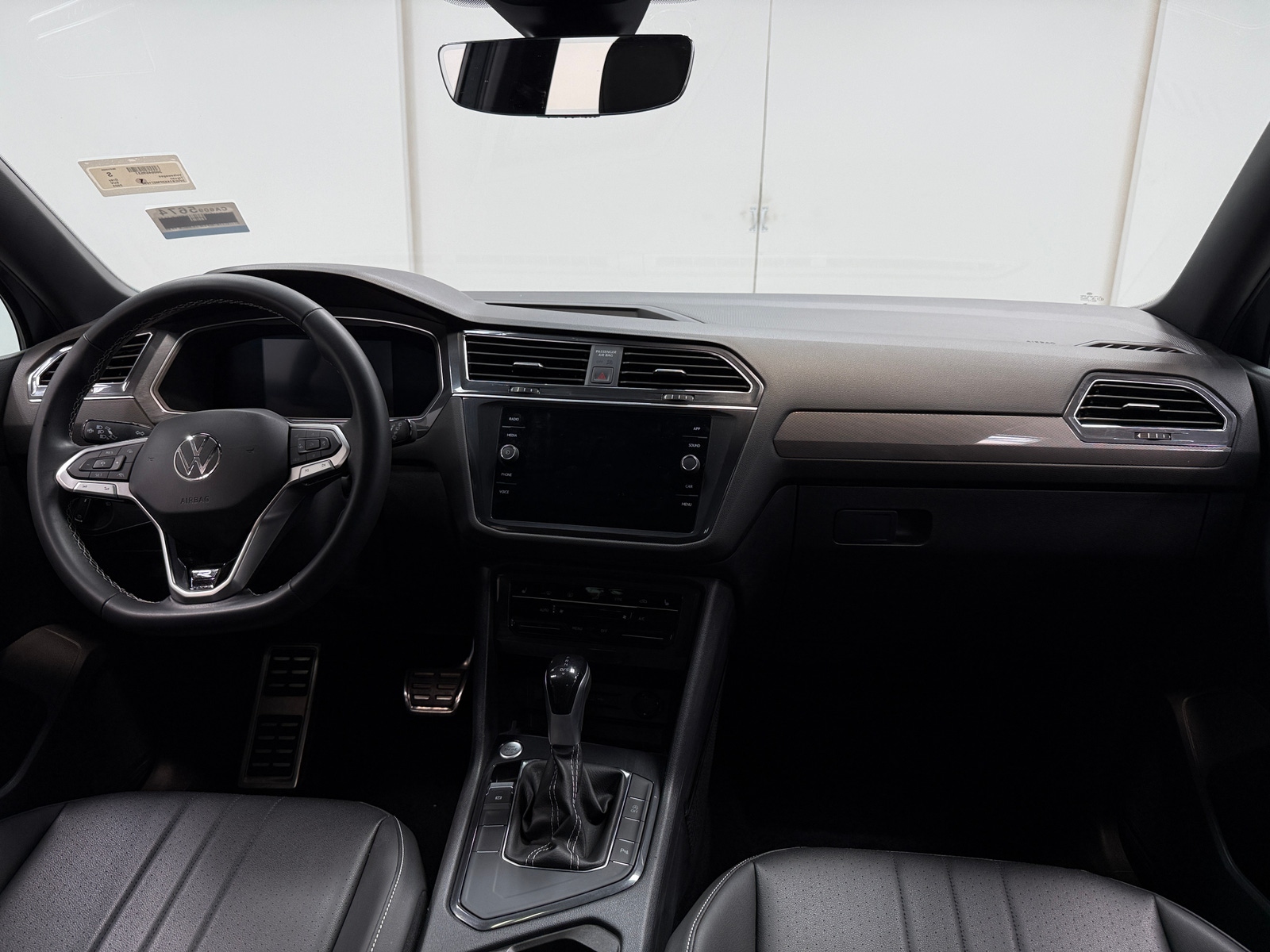 Thumbnail: 2023 Volkswagen Tiguan - 2