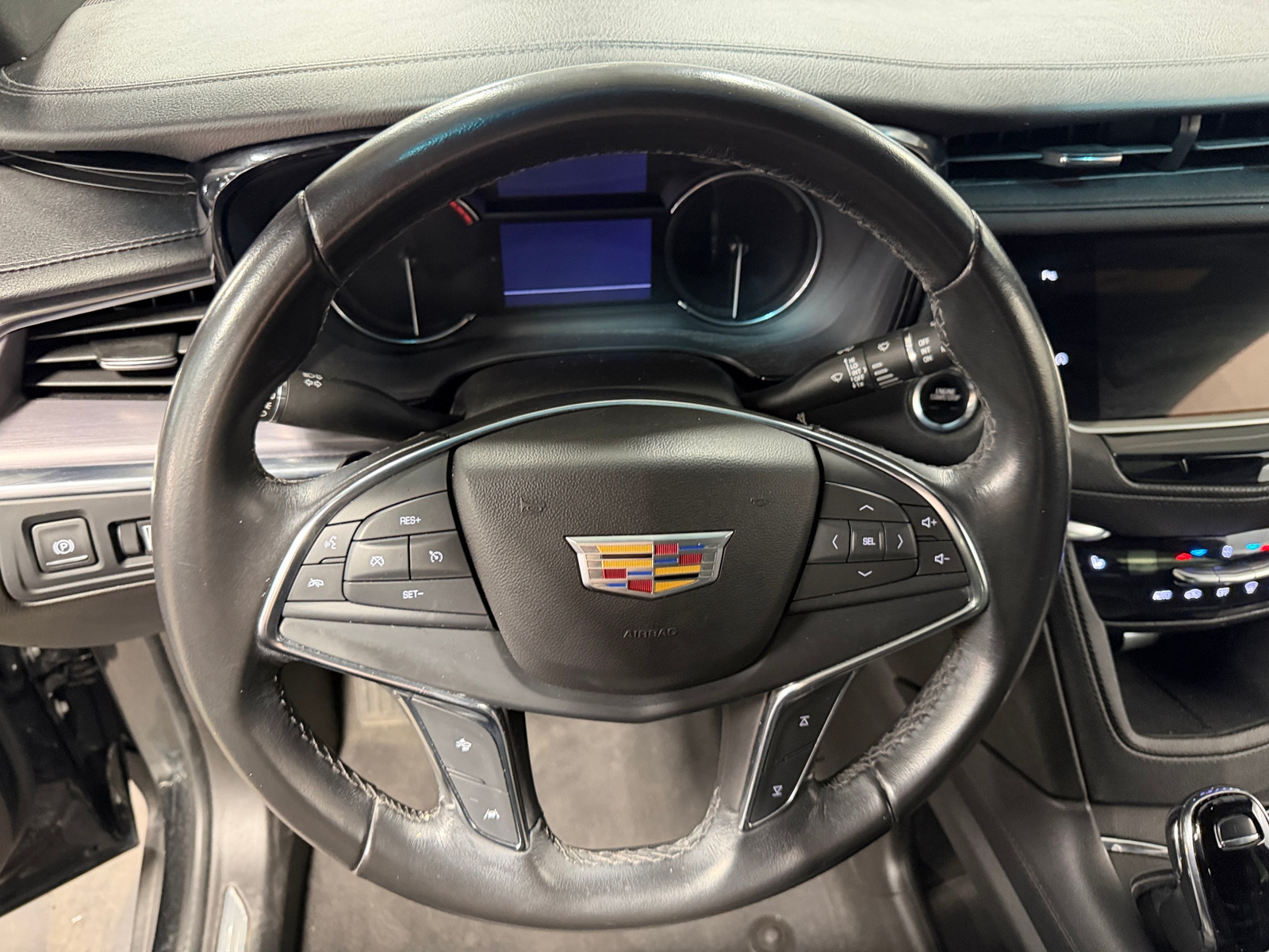 Thumbnail: 2022 Cadillac XT5 - 4