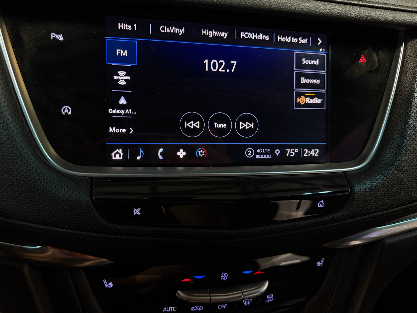 Thumbnail: 2022 Cadillac XT5 - 3
