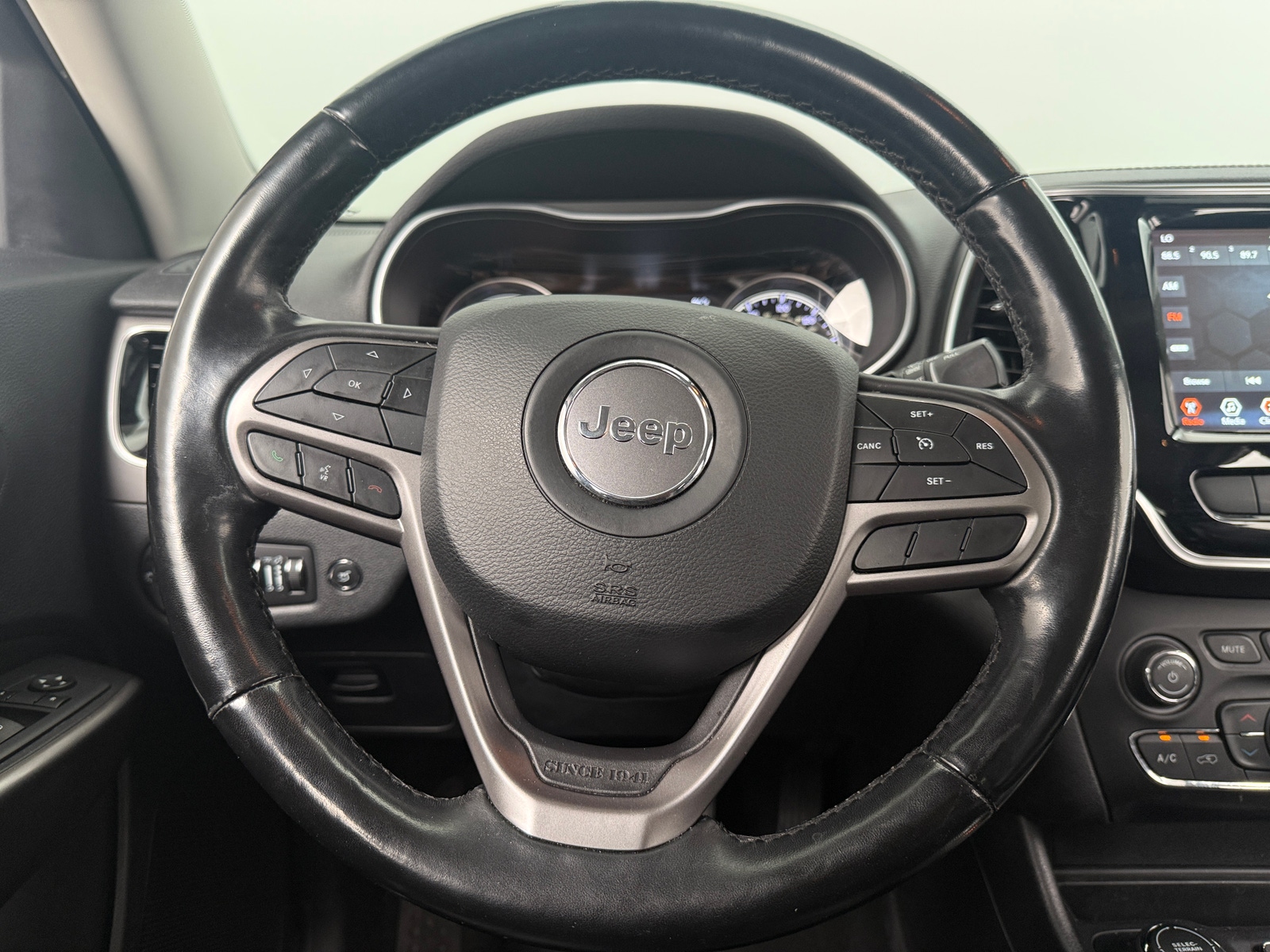 Thumbnail: 2020 Jeep Cherokee - 4