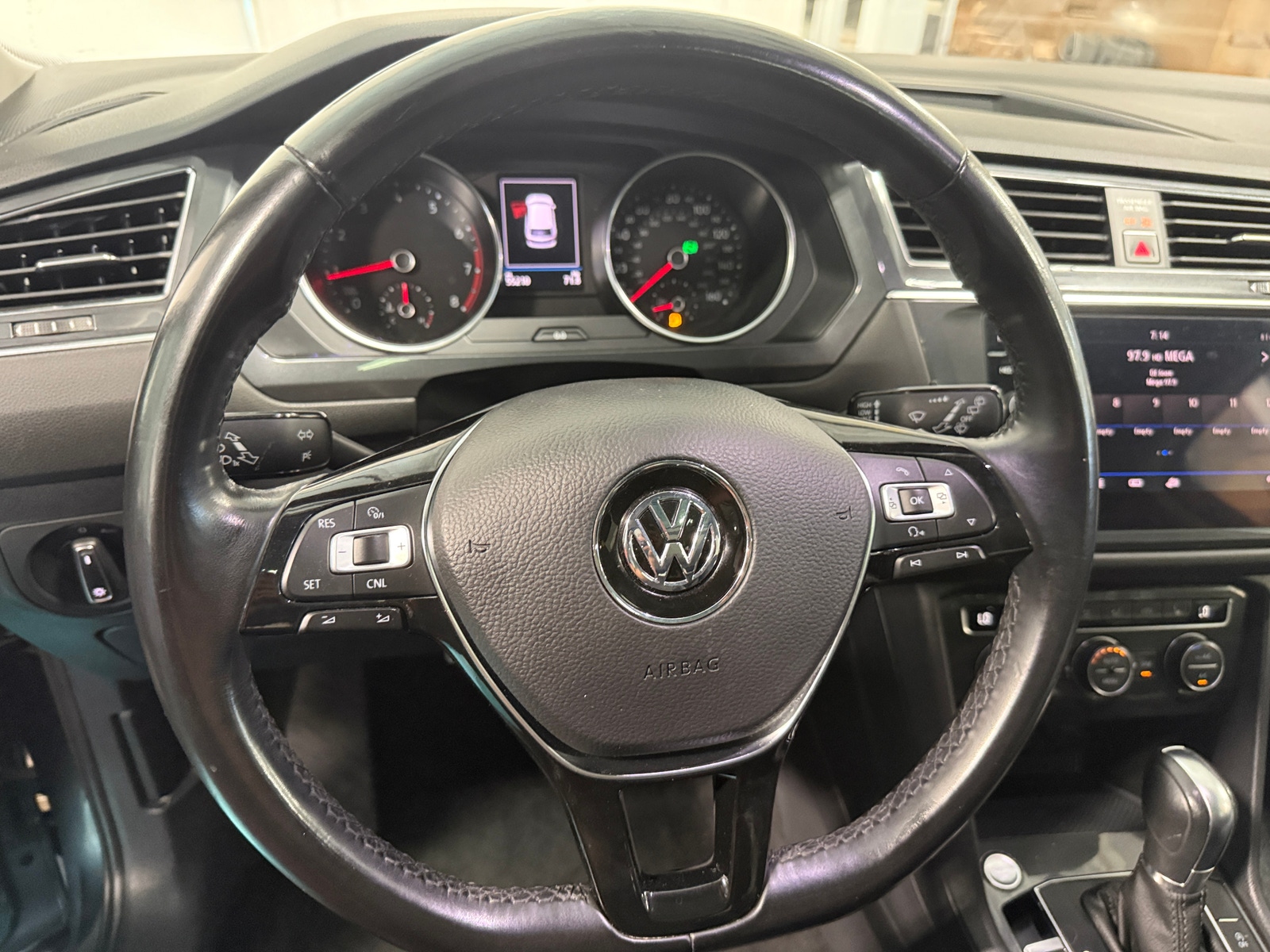 Thumbnail: 2018 Volkswagen Tiguan - 4