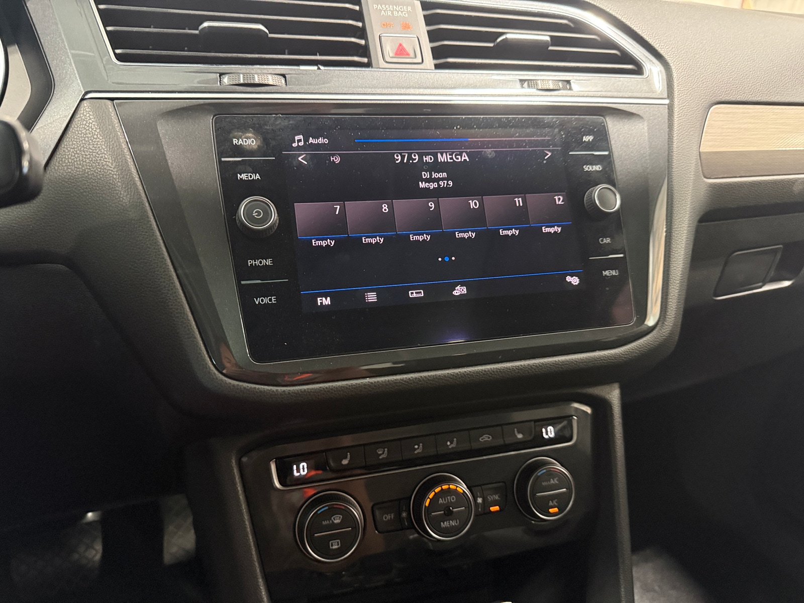 Thumbnail: 2018 Volkswagen Tiguan - 3