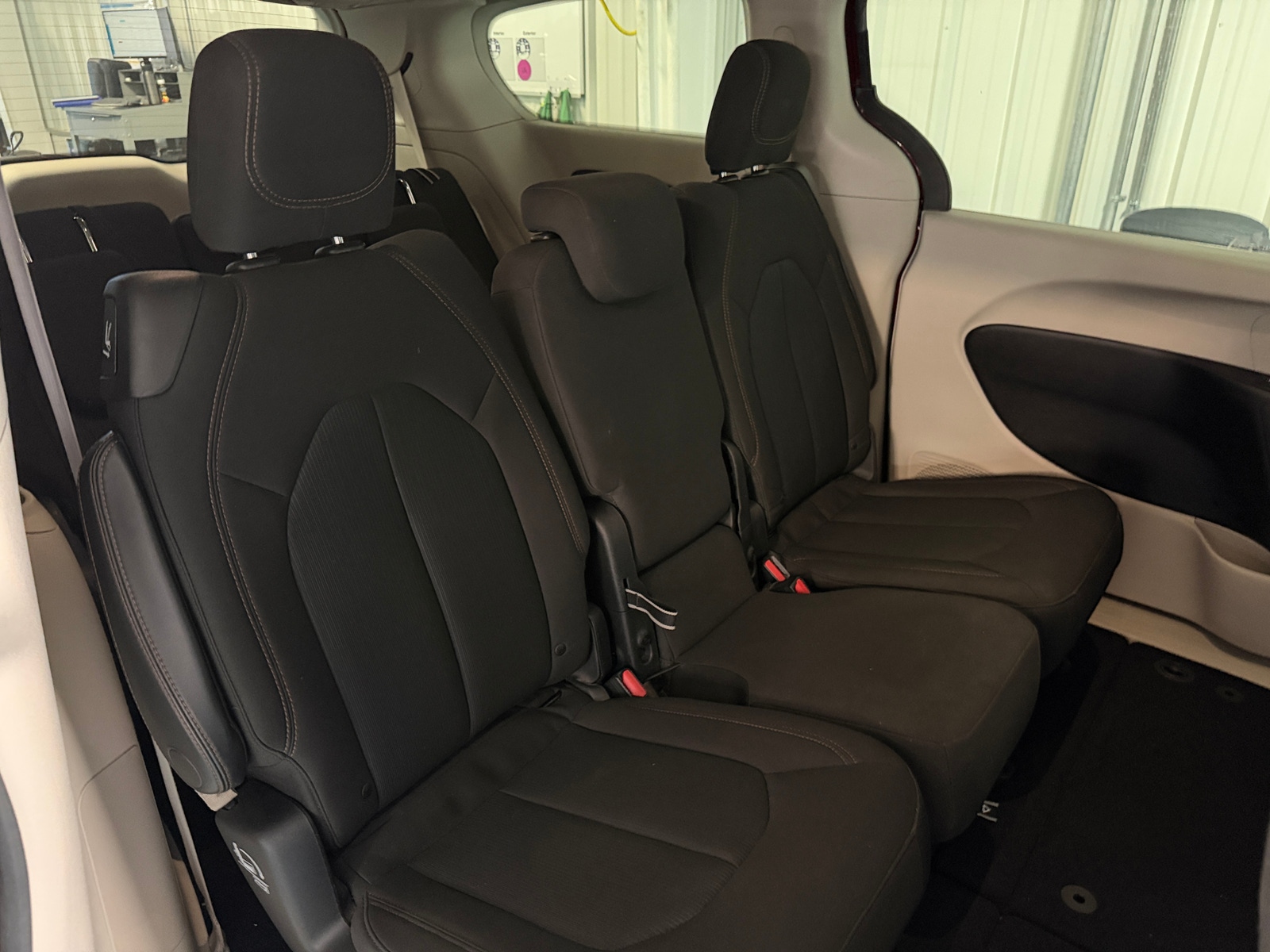 Thumbnail: 2017 Chrysler Pacifica - 6