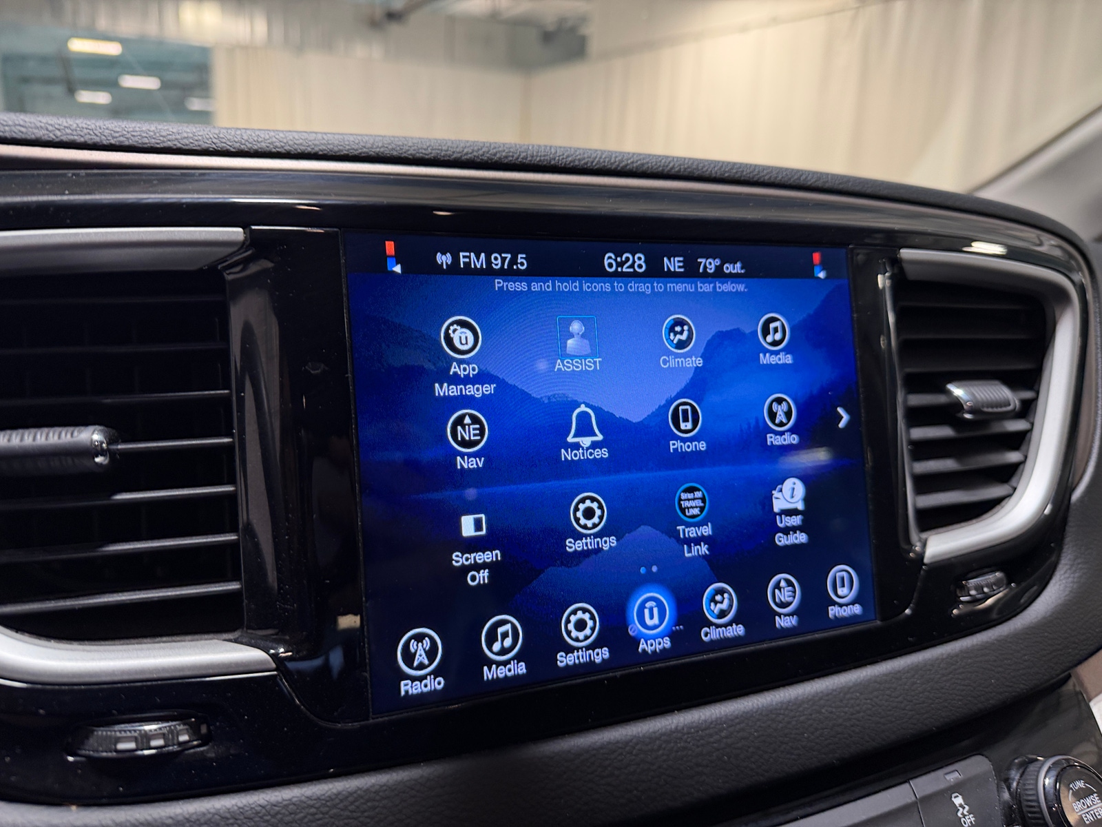 Thumbnail: 2017 Chrysler Pacifica - 4