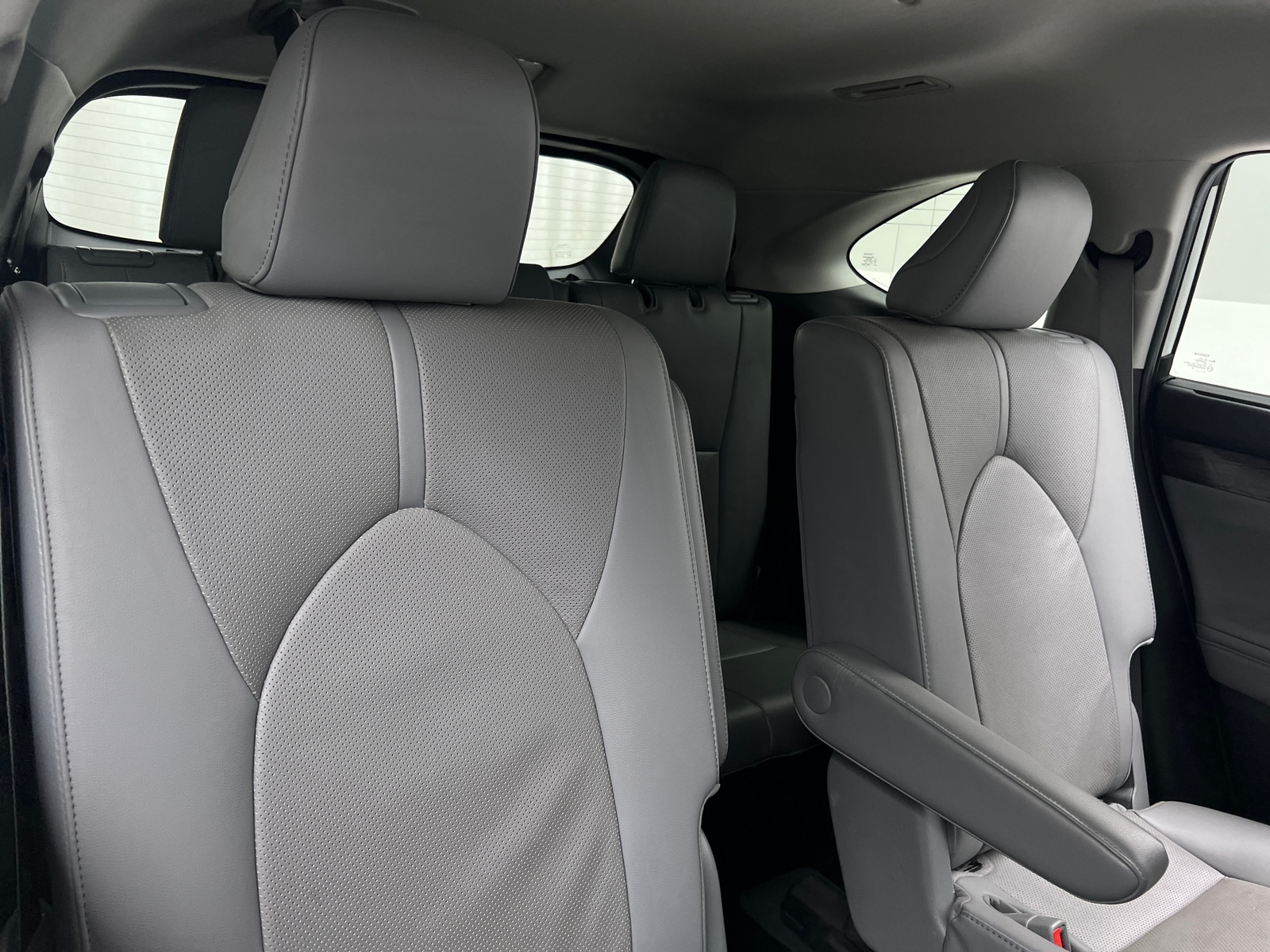 Thumbnail: 2021 Toyota Highlander - 5