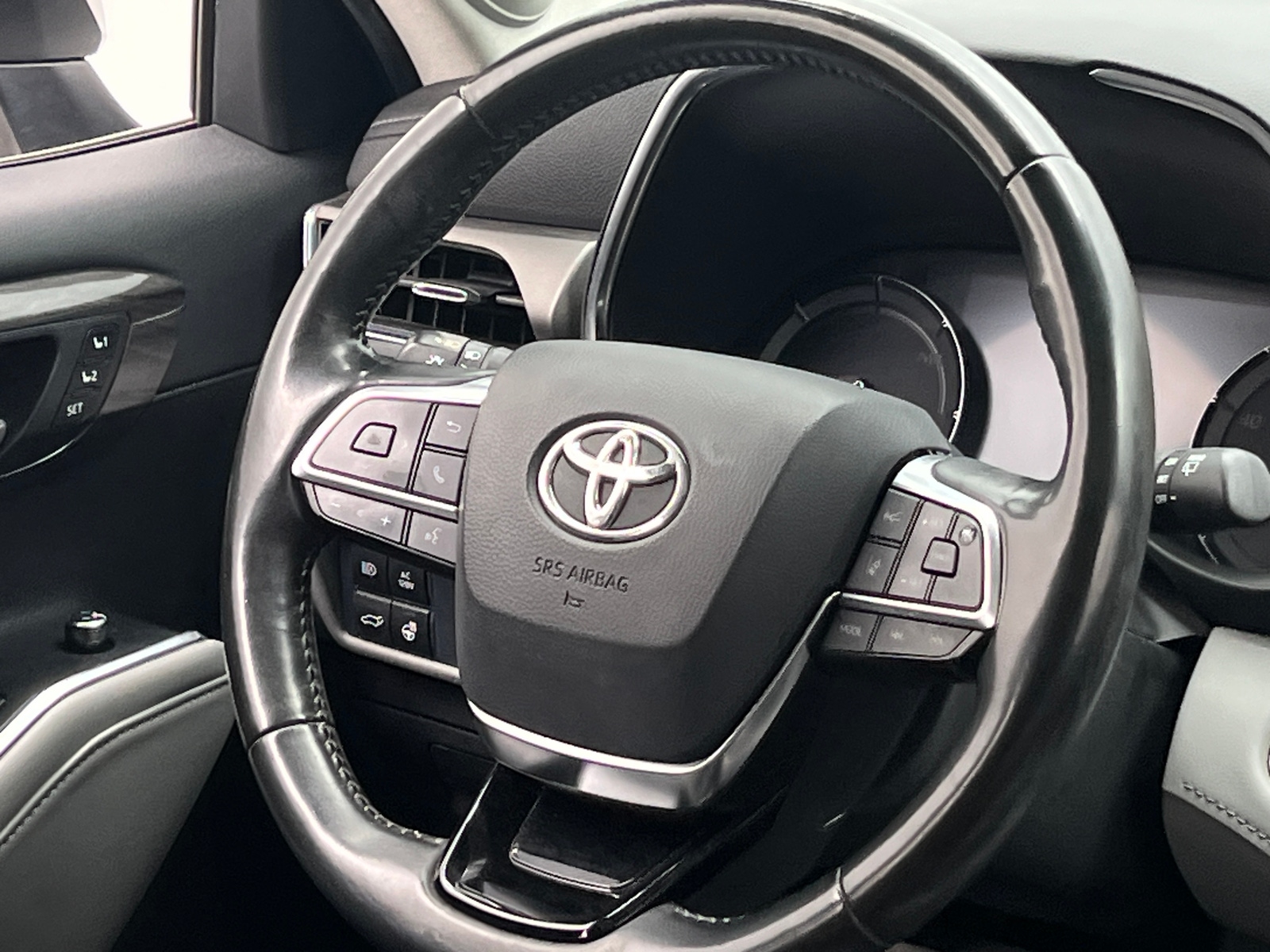 Thumbnail: 2021 Toyota Highlander - 4