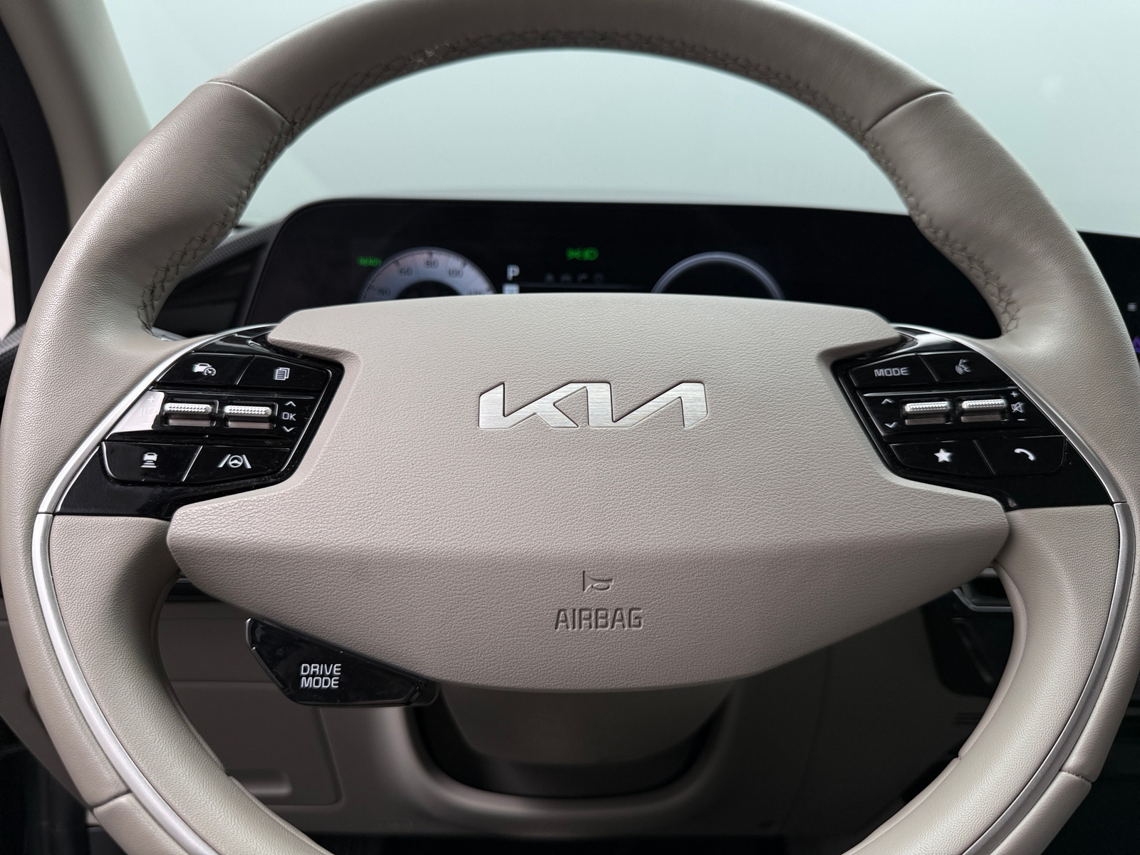Thumbnail: 2023 Kia Niro - 4