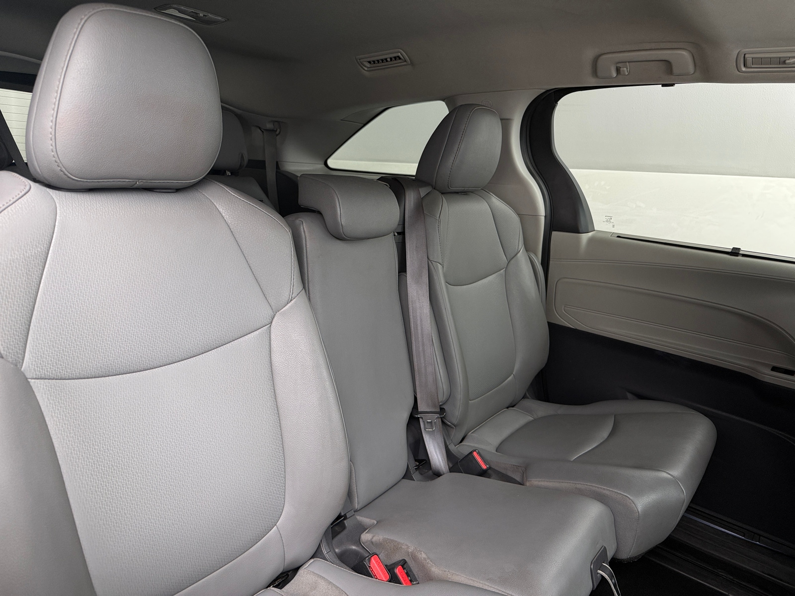 Thumbnail: 2021 Toyota Sienna - 5