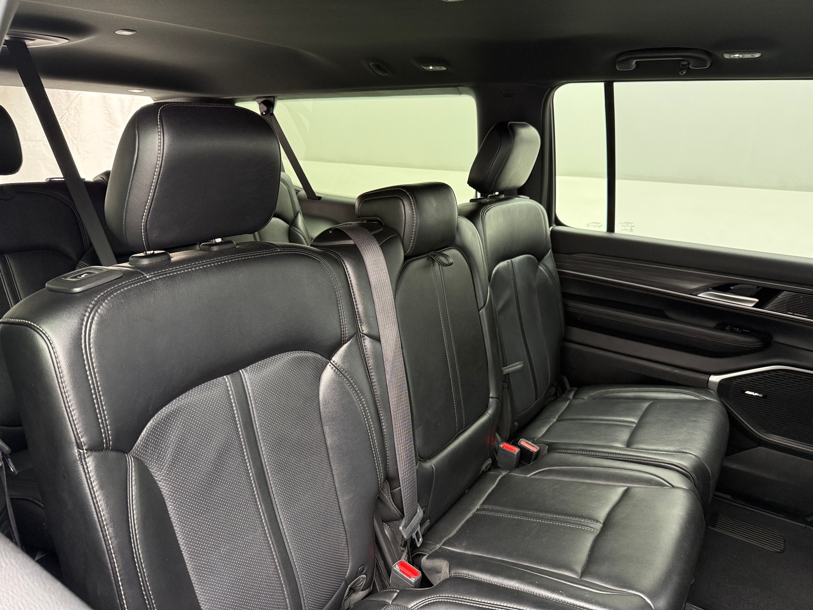 Thumbnail: 2024 Jeep Wagoneer - 5
