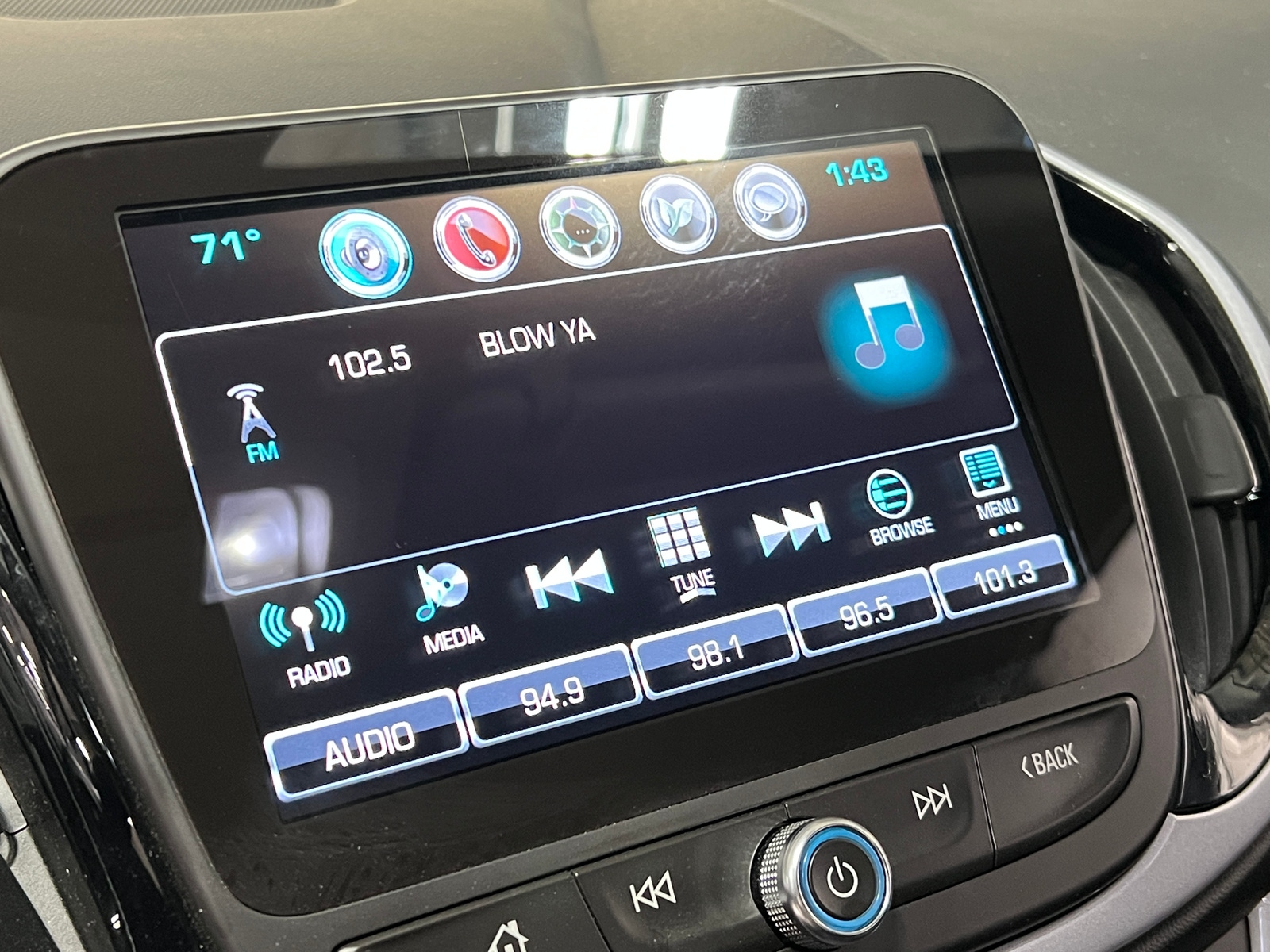 Thumbnail: 2017 Chevrolet Volt - 4