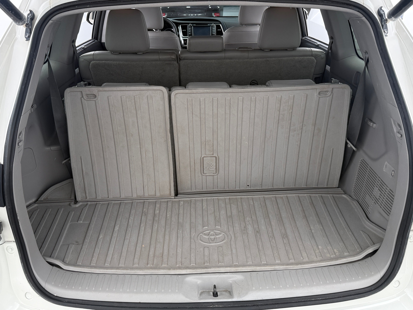 Thumbnail: 2015 Toyota Highlander - 6