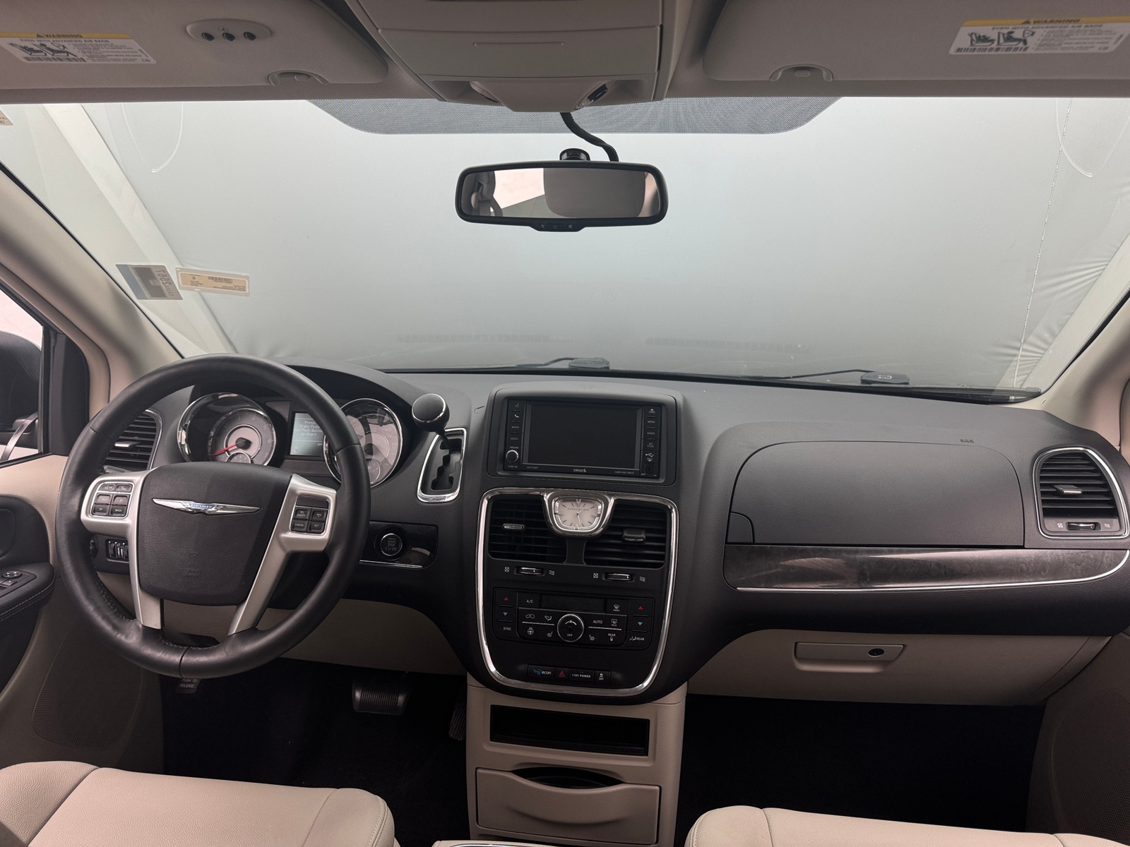 Thumbnail: 2016 Chrysler Town & Country - 2