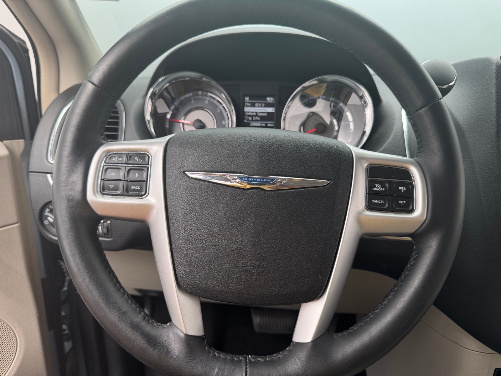 Thumbnail: 2016 Chrysler Town & Country - 4