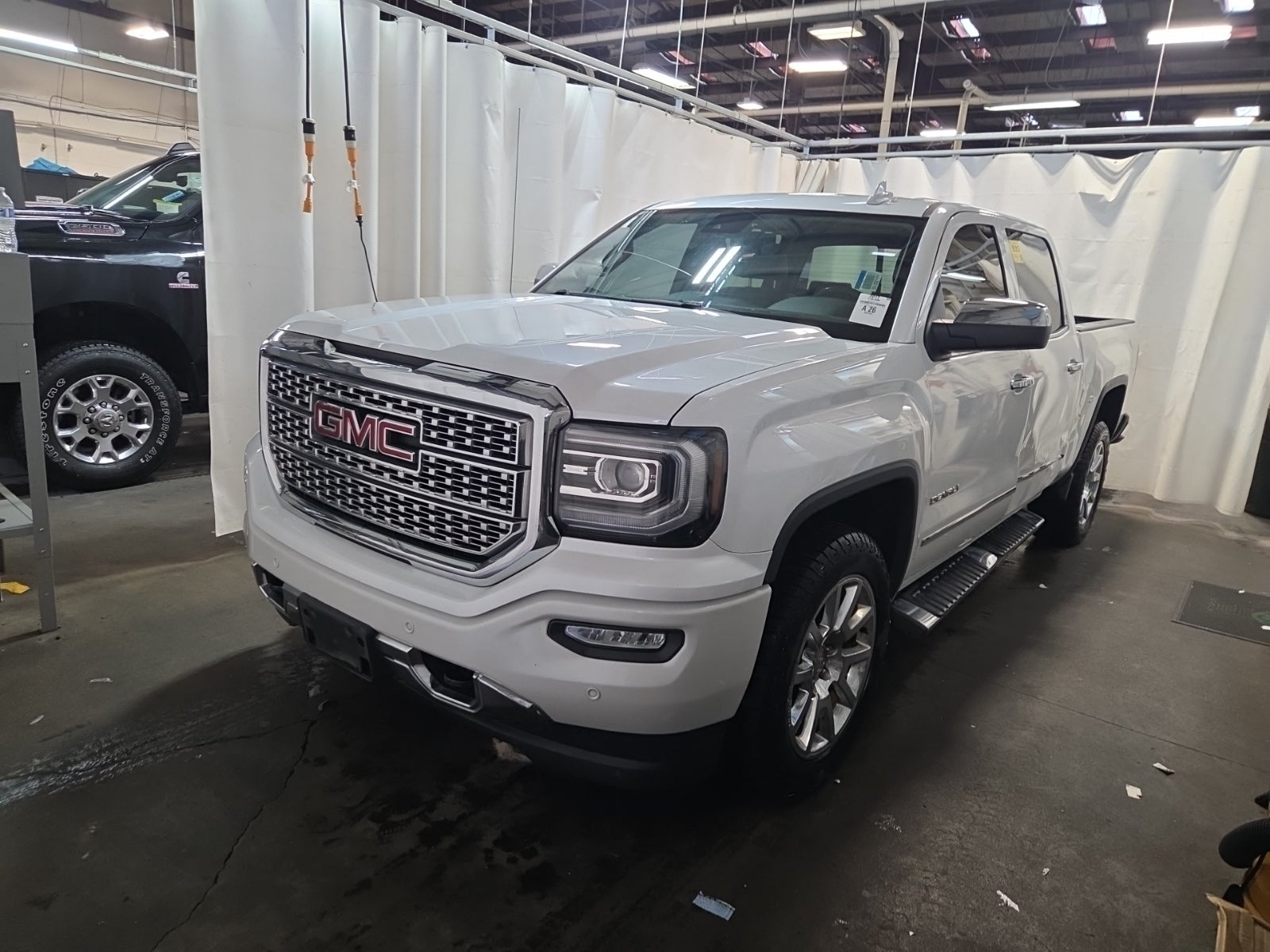2017 GMC Sierra 1500 4WD Crew Cab 143.5" Denali