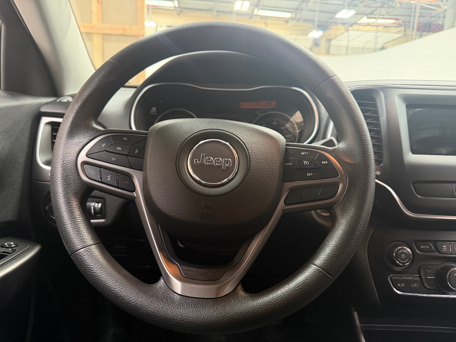 Thumbnail: 2019 Jeep Cherokee - 5
