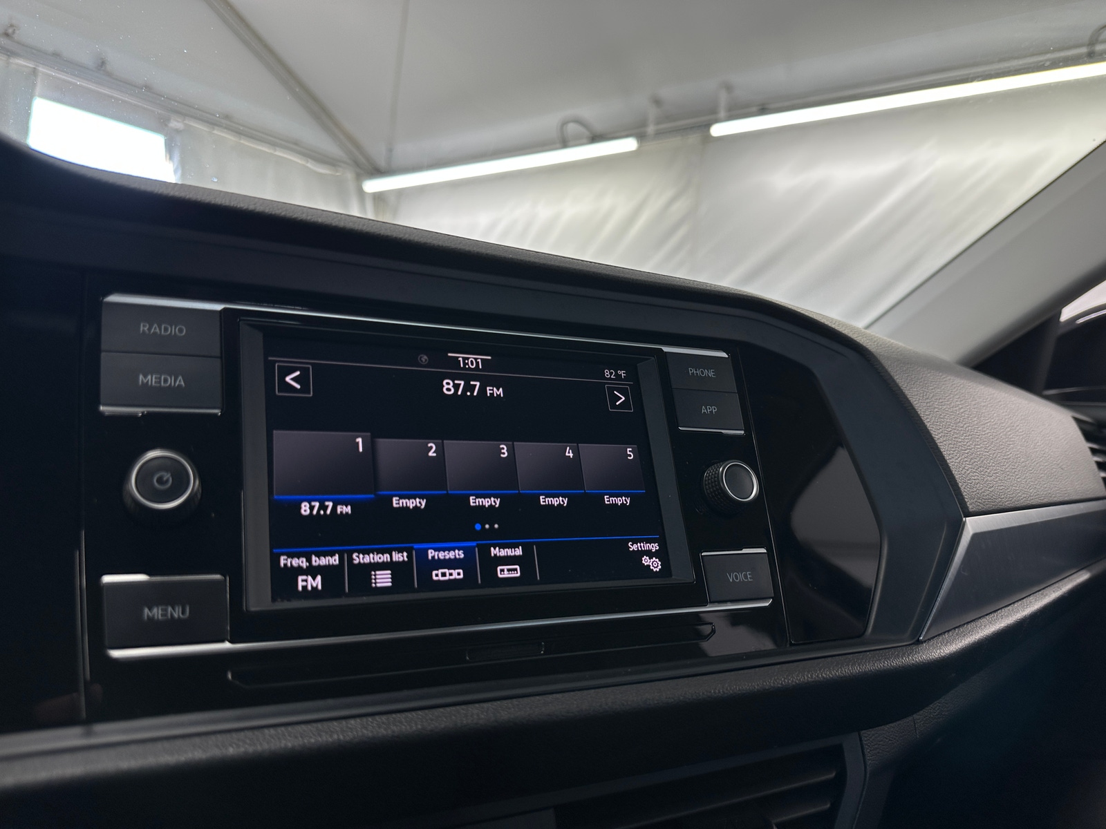 Thumbnail: 2024 Volkswagen Jetta - 3