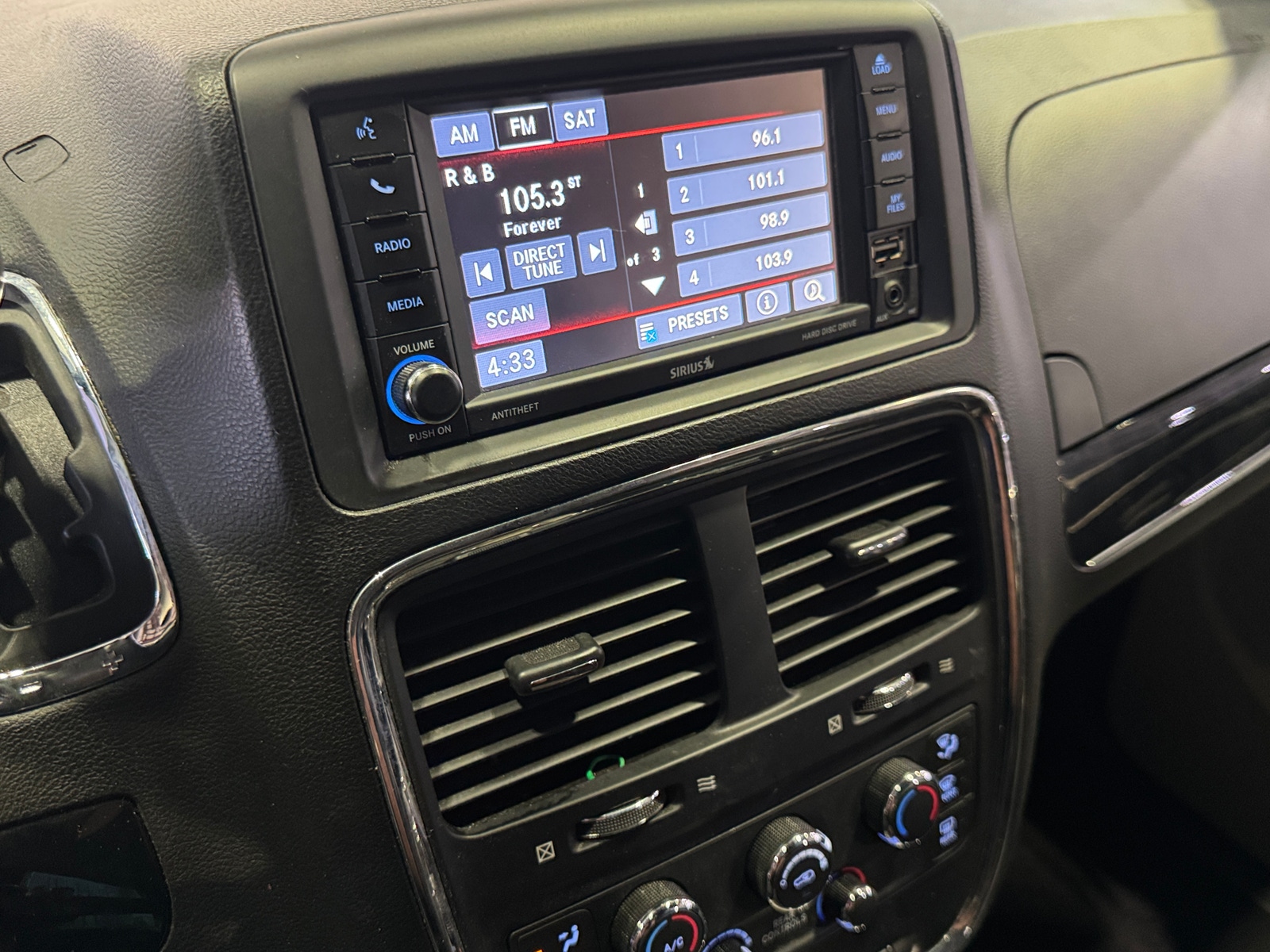 Thumbnail: 2017 Dodge Grand Caravan - 3