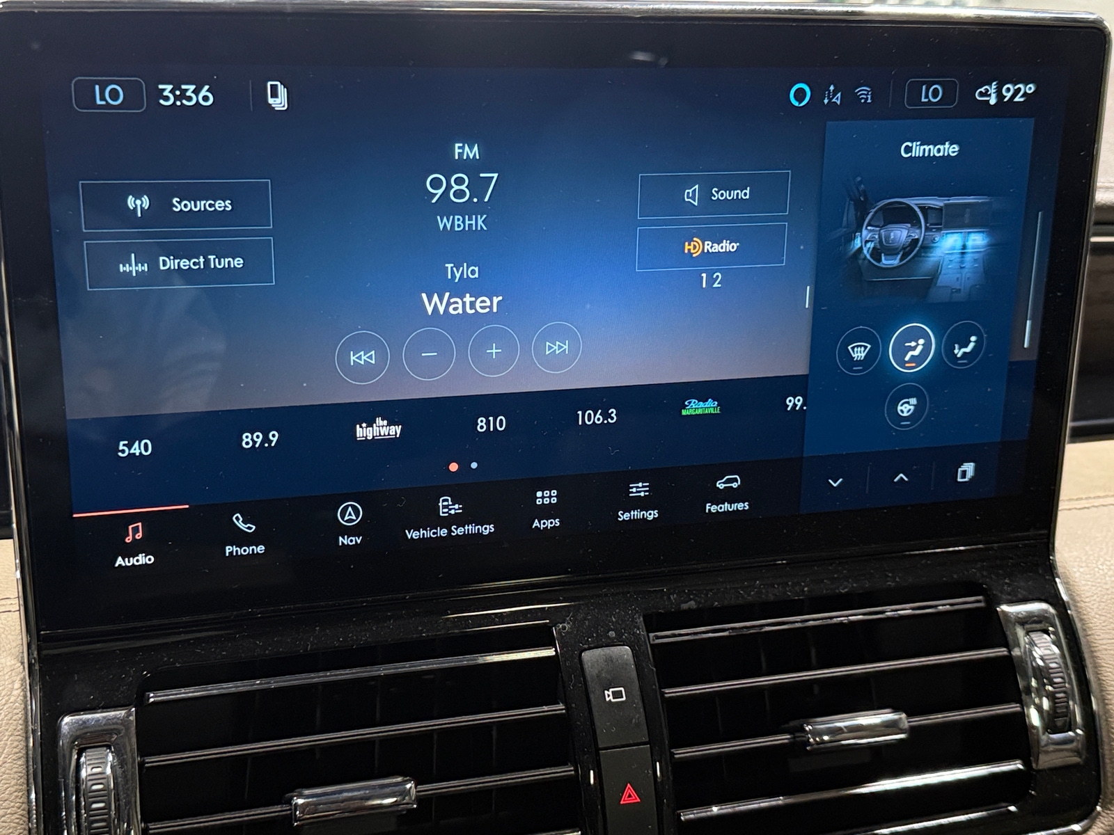 Thumbnail: 2022 Lincoln Navigator - 3