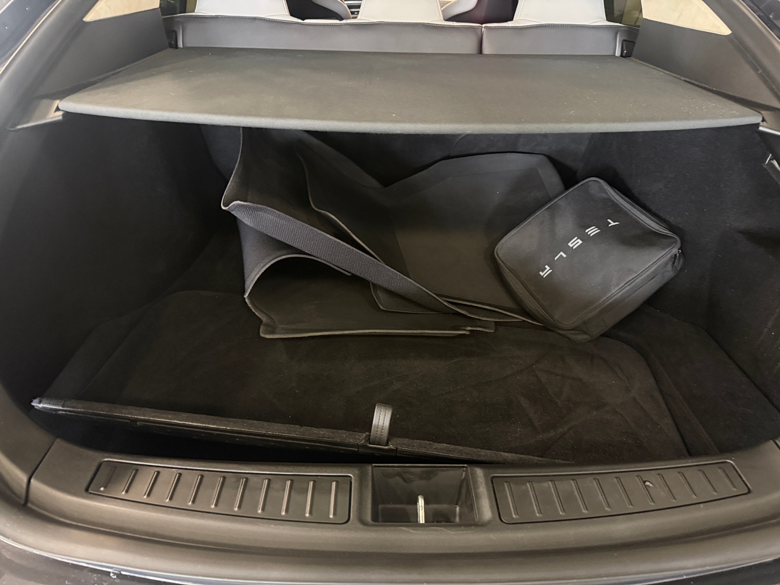 Thumbnail: 2015 Tesla Model S - 7