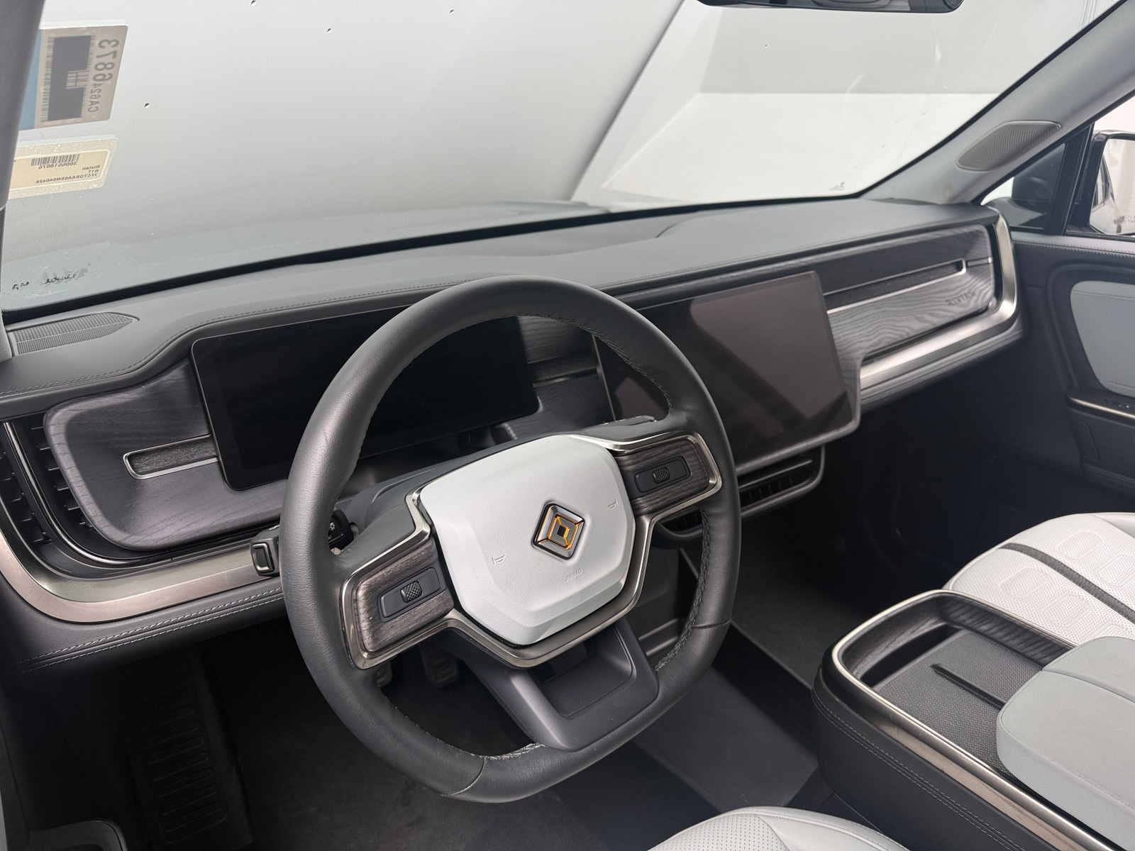 Thumbnail: 2025 Rivian R1T - 2