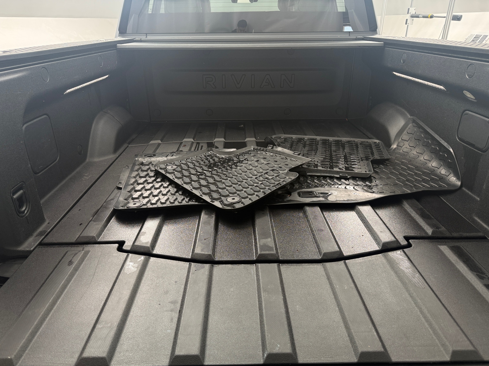 Thumbnail: 2025 Rivian R1T - 6