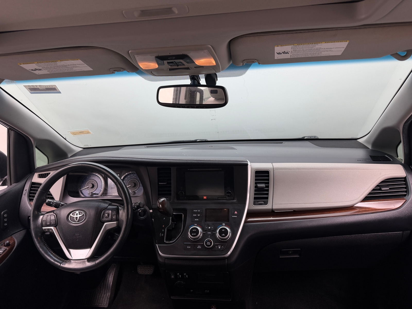 Thumbnail: 2017 Toyota Sienna - 2